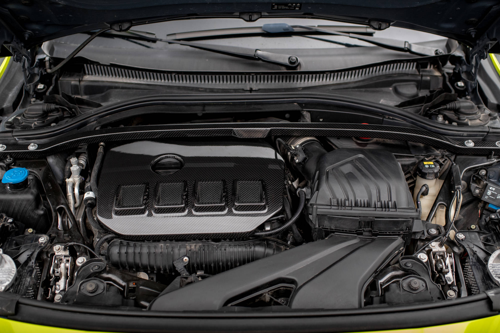 pol_po_Carbon-Fiber-Engine-Cover-BMW-1-F40-M135i-18757_5 pol_po_Carbon-Fiber-Engine-Cover-BMW-1-F40-M135i-18757_5