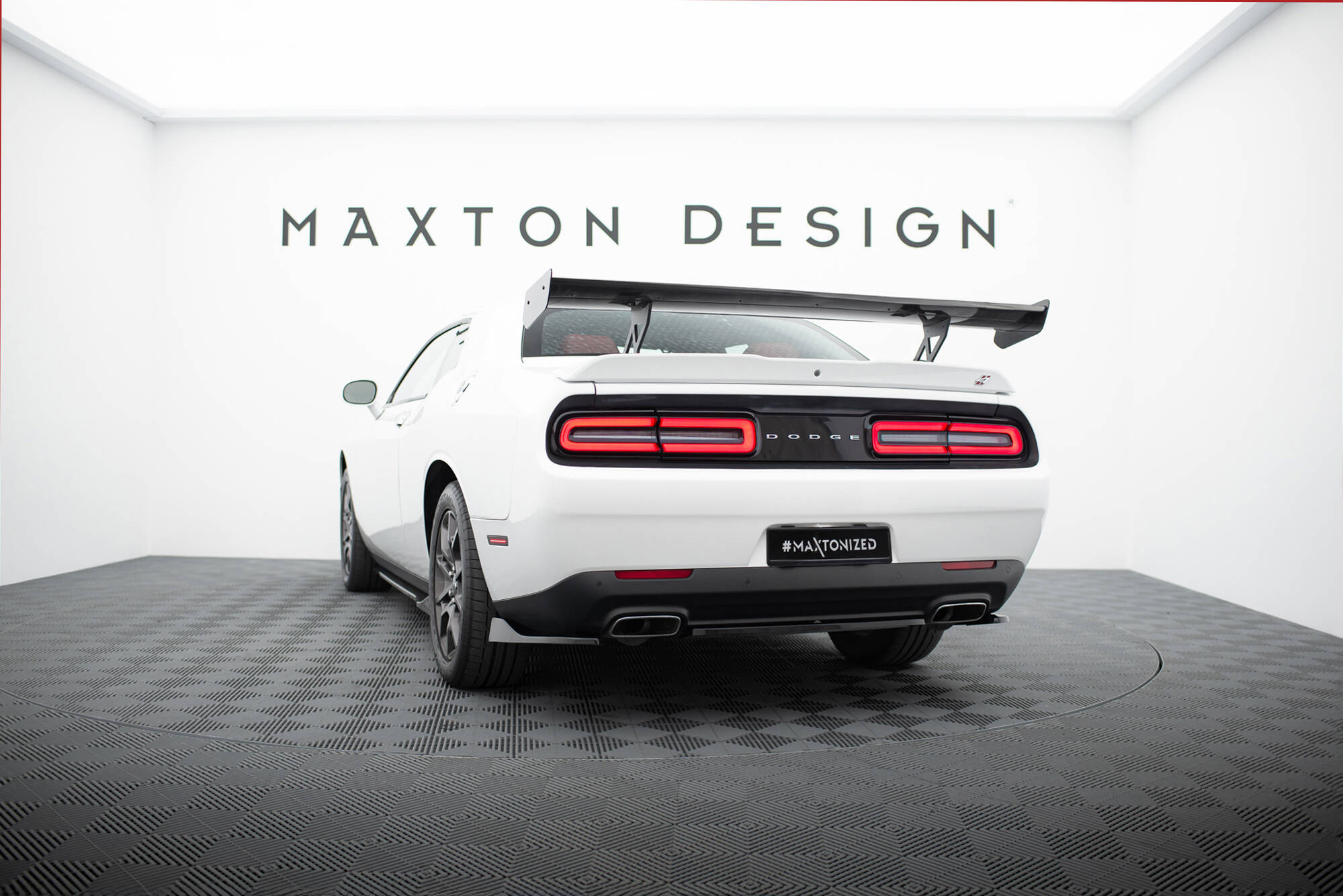 pol_po_Carbon-Spoiler-Dodge-Challenger-Mk3-21125_5 pol_po_Carbon-Spoiler-Dodge-Challenger-Mk3-21125_5