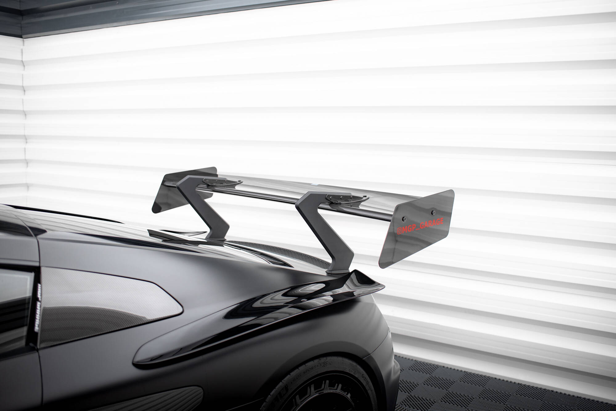 pol_po_Carbon-Spoiler-LED-Audi-R8-Mk2-20389_10 pol_po_Carbon-Spoiler-LED-Audi-R8-Mk2-20389_10