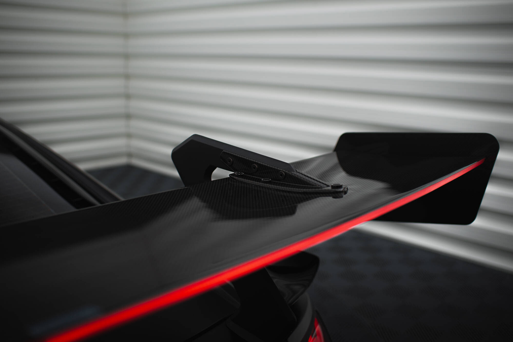 pol_po_Carbon-Spoiler-LED-Audi-R8-Mk2-20389_16 pol_po_Carbon-Spoiler-LED-Audi-R8-Mk2-20389_16