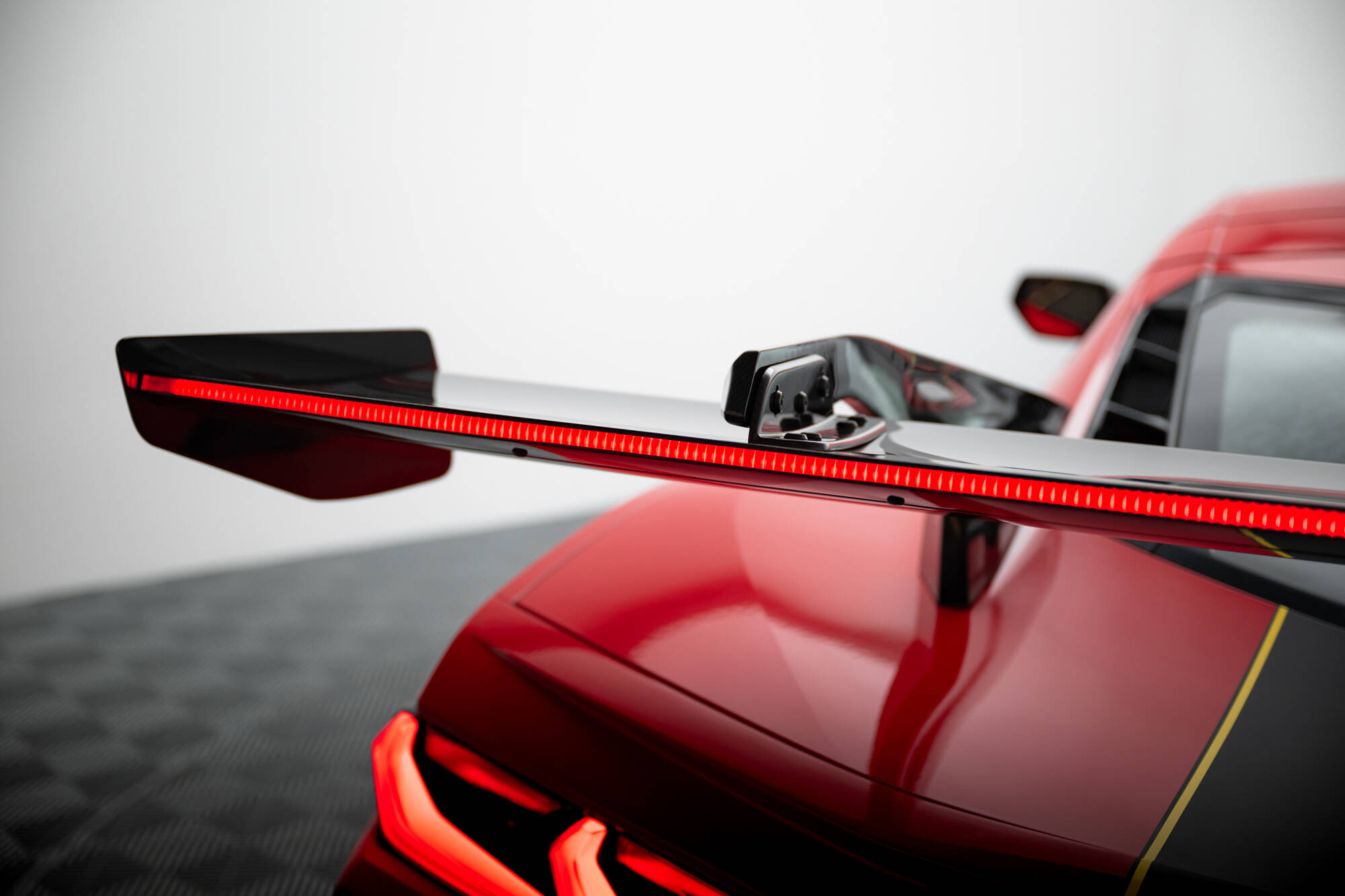 pol_po_Carbon-Spoiler-LED-Chevrolet-Corvette-C8-21174_11 pol_po_Carbon-Spoiler-LED-Chevrolet-Corvette-C8-21174_11
