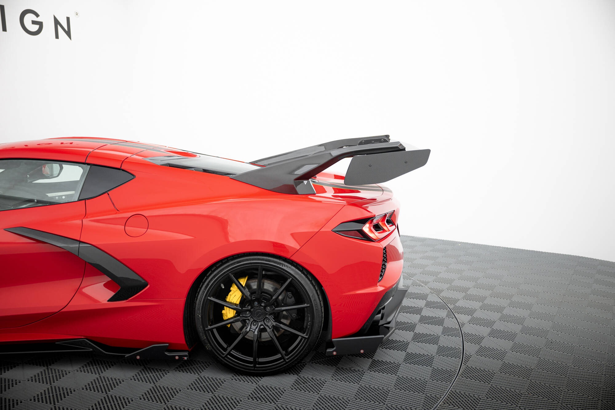 pol_po_Carbon-Spoiler-LED-Chevrolet-Corvette-C8-21174_2 pol_po_Carbon-Spoiler-LED-Chevrolet-Corvette-C8-21174_2