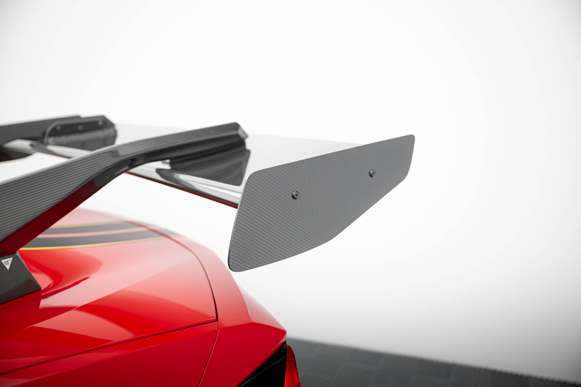 pol_po_Carbon-Spoiler-LED-Chevrolet-Corvette-C8-21174_23 pol_po_Carbon-Spoiler-LED-Chevrolet-Corvette-C8-21174_23