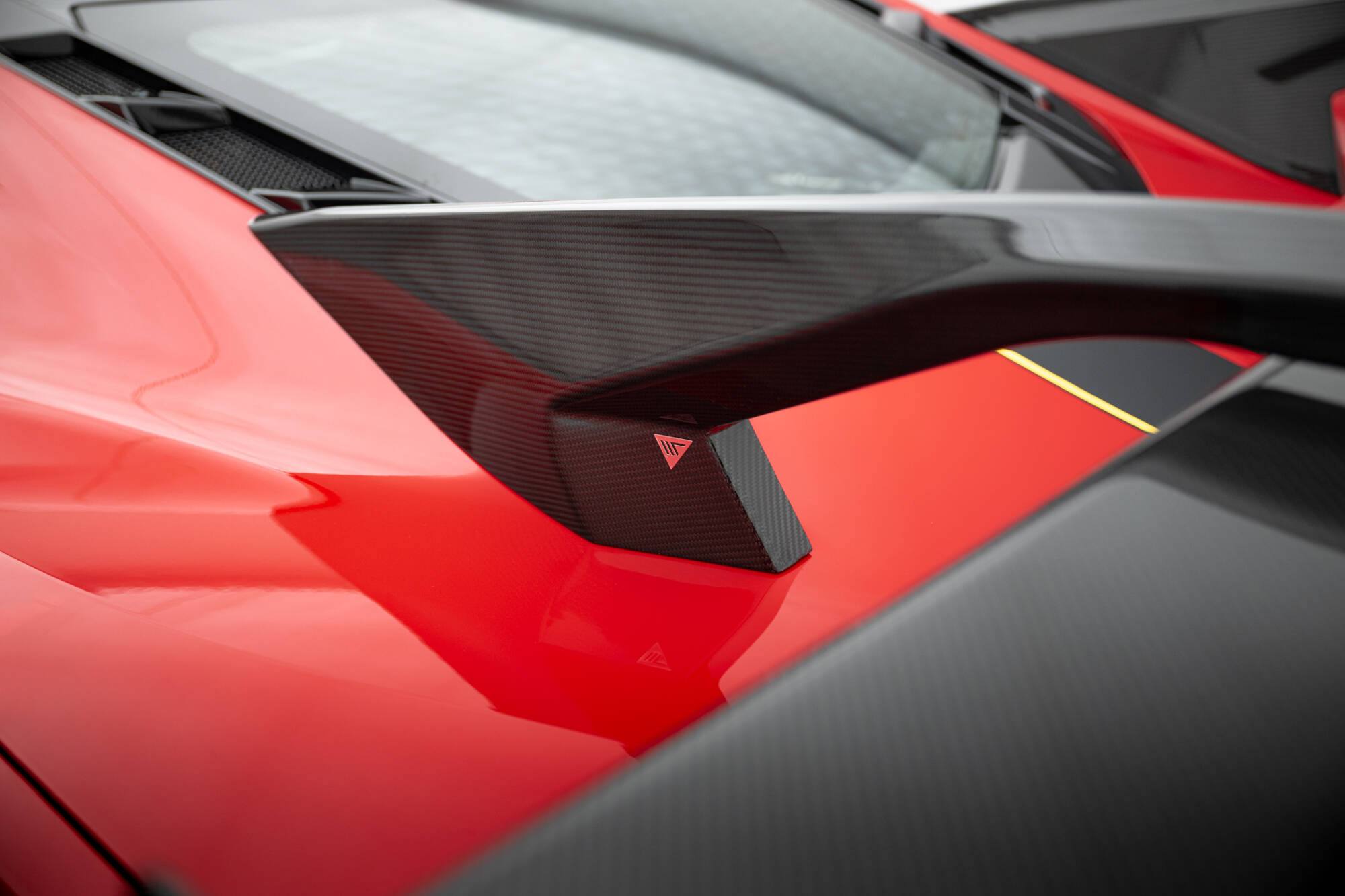 pol_po_Carbon-Spoiler-LED-Chevrolet-Corvette-C8-21174_24 pol_po_Carbon-Spoiler-LED-Chevrolet-Corvette-C8-21174_24