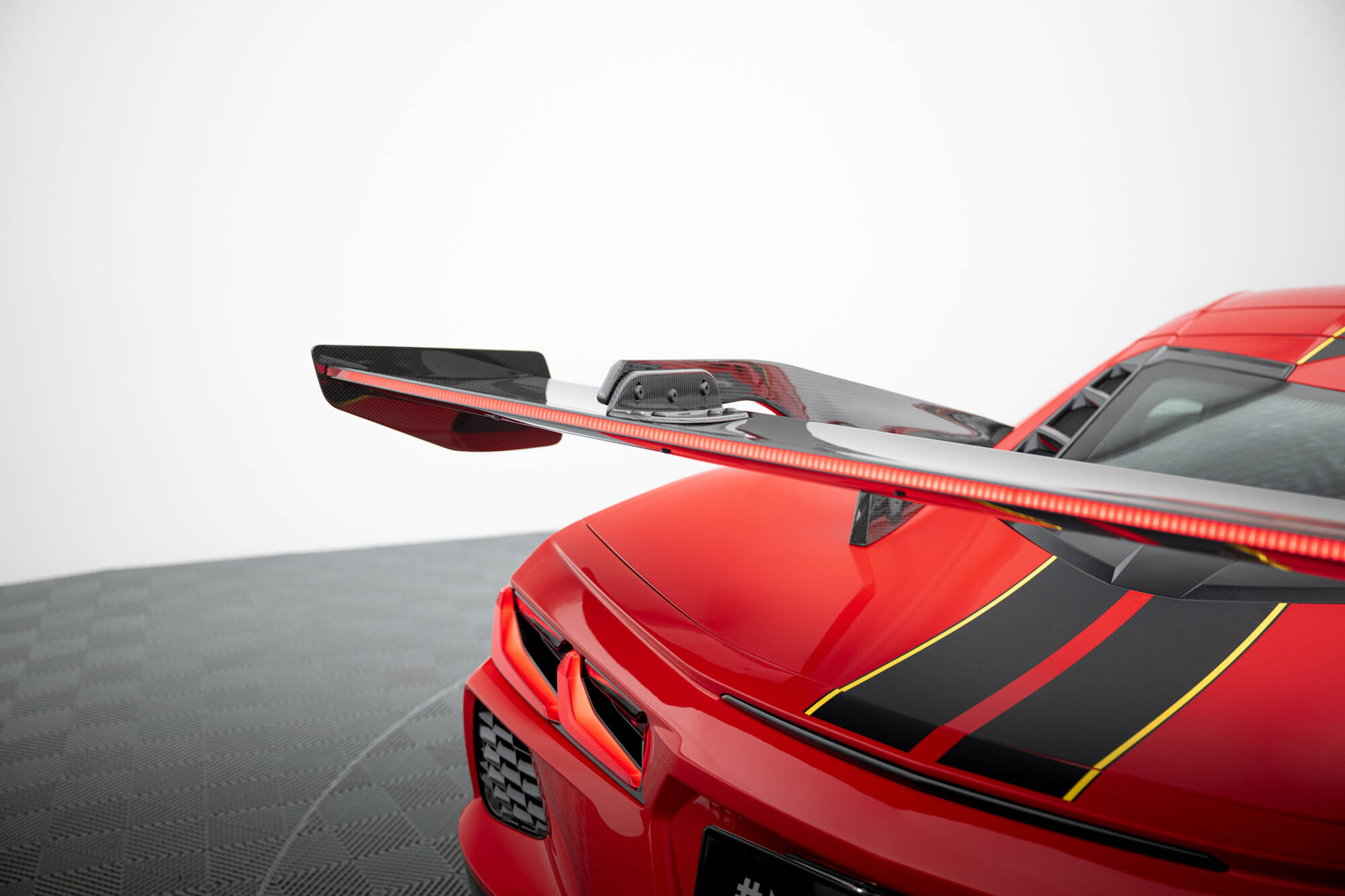 pol_po_Carbon-Spoiler-LED-Chevrolet-Corvette-C8-21174_4 pol_po_Carbon-Spoiler-LED-Chevrolet-Corvette-C8-21174_4