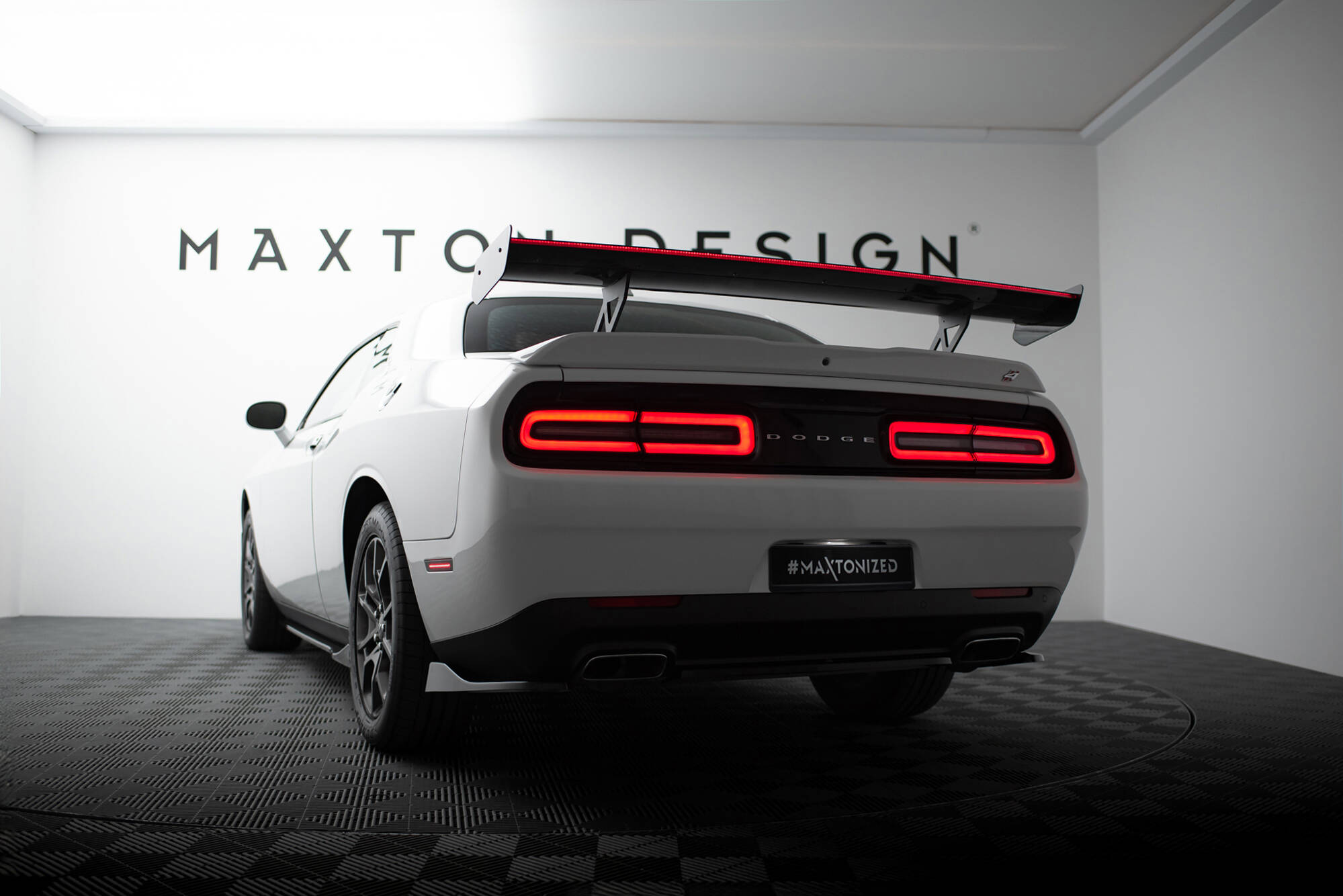 pol_po_Carbon-Spoiler-LED-Dodge-Challenger-Mk3-21129_20 pol_po_Carbon-Spoiler-LED-Dodge-Challenger-Mk3-21129_20