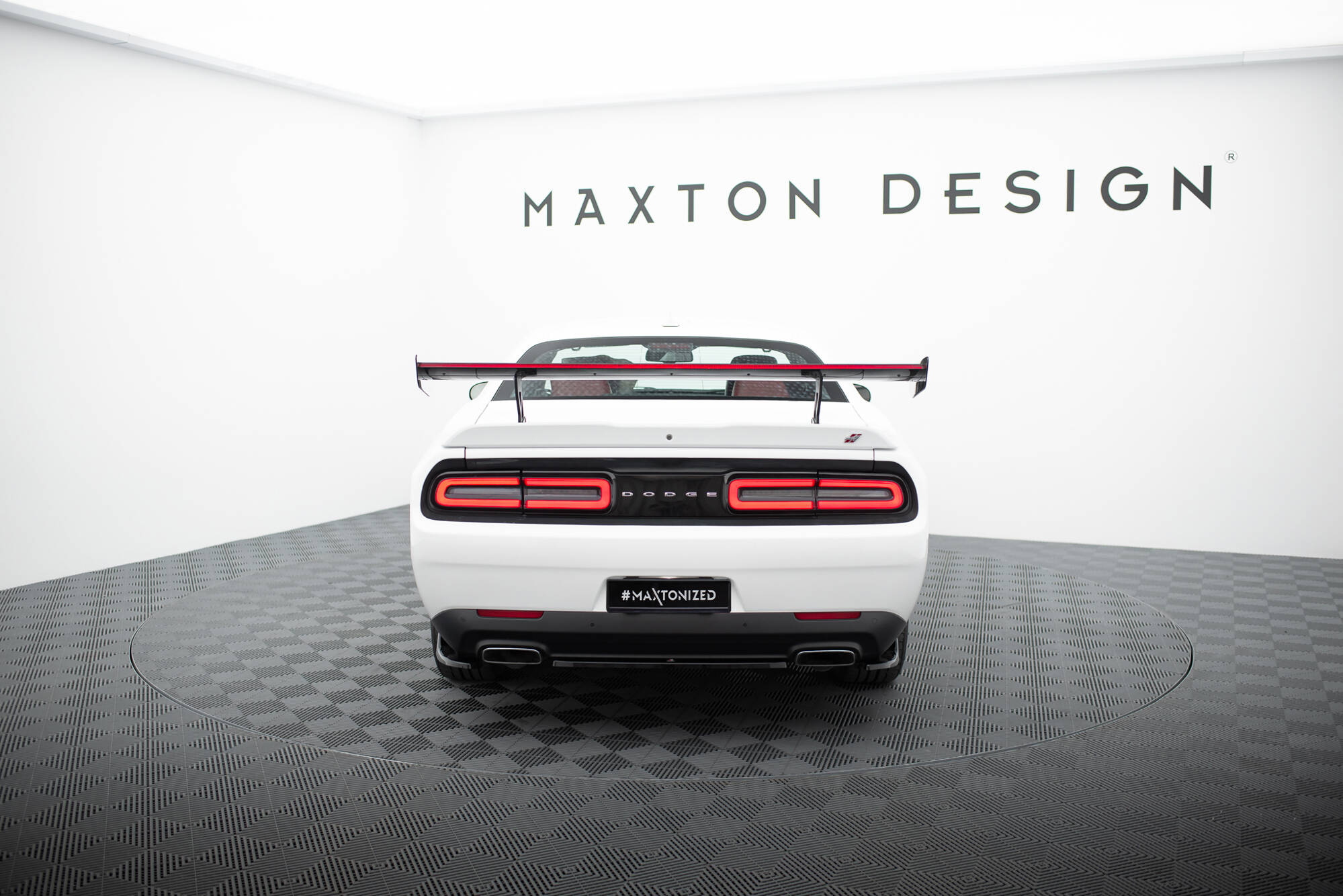 pol_po_Carbon-Spoiler-LED-Dodge-Challenger-Mk3-21129_24 pol_po_Carbon-Spoiler-LED-Dodge-Challenger-Mk3-21129_24