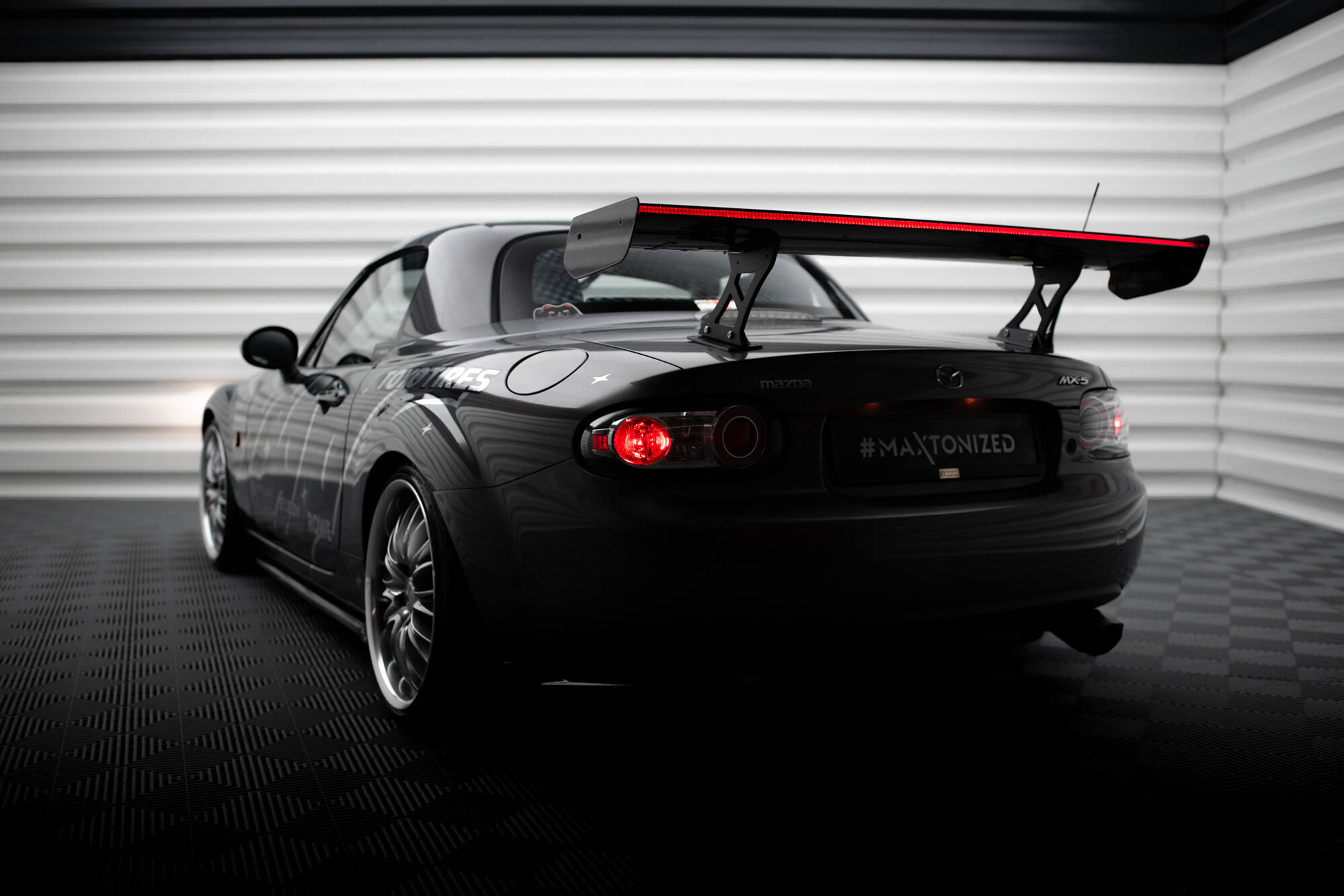 pol_po_Carbon-Spoiler-LED-Mazda-MX5-Hardtop-NC-MK3-20763_11 pol_po_Carbon-Spoiler-LED-Mazda-MX5-Hardtop-NC-MK3-20763_11