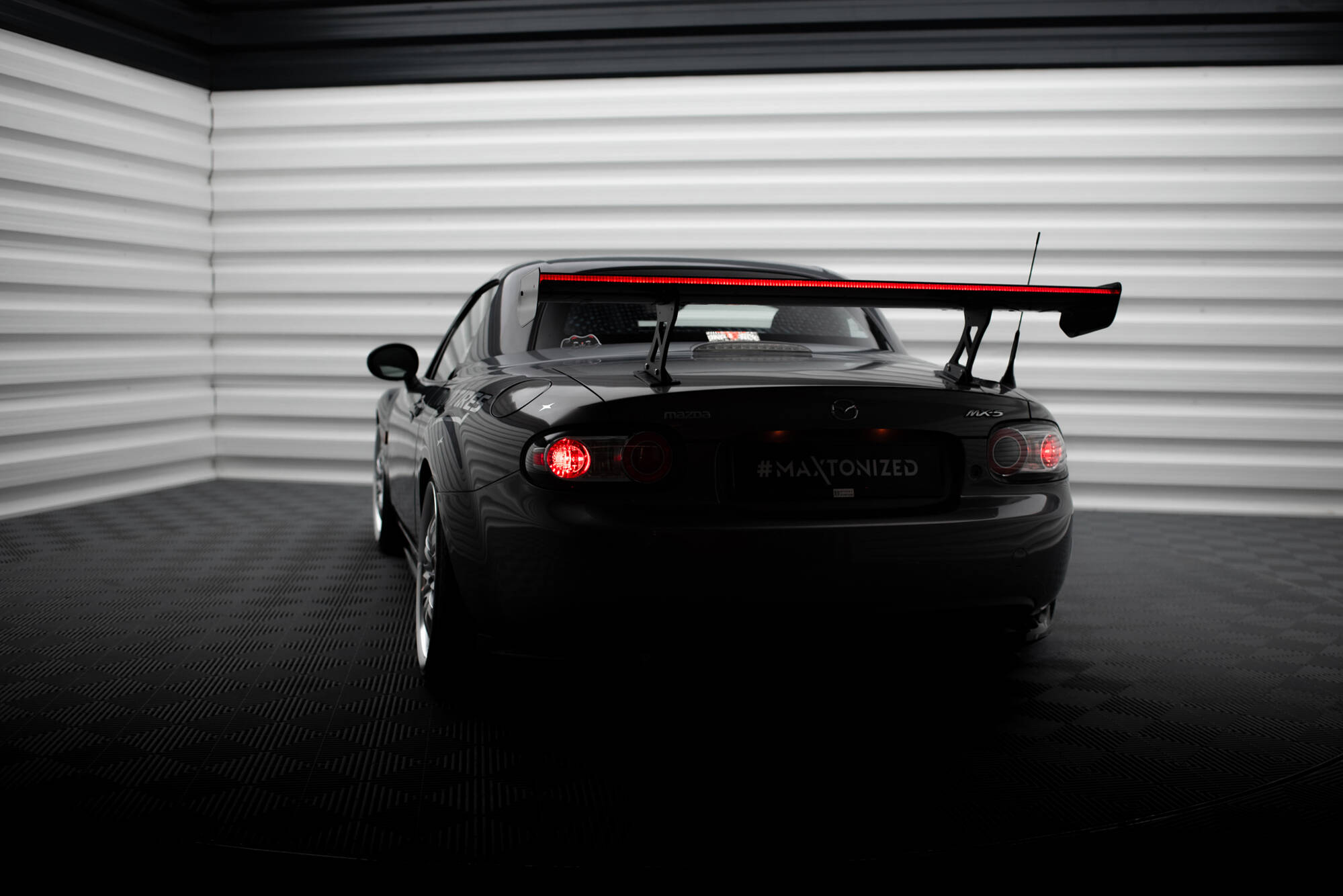 pol_po_Carbon-Spoiler-LED-Mazda-MX5-Hardtop-NC-MK3-20763_18 pol_po_Carbon-Spoiler-LED-Mazda-MX5-Hardtop-NC-MK3-20763_18
