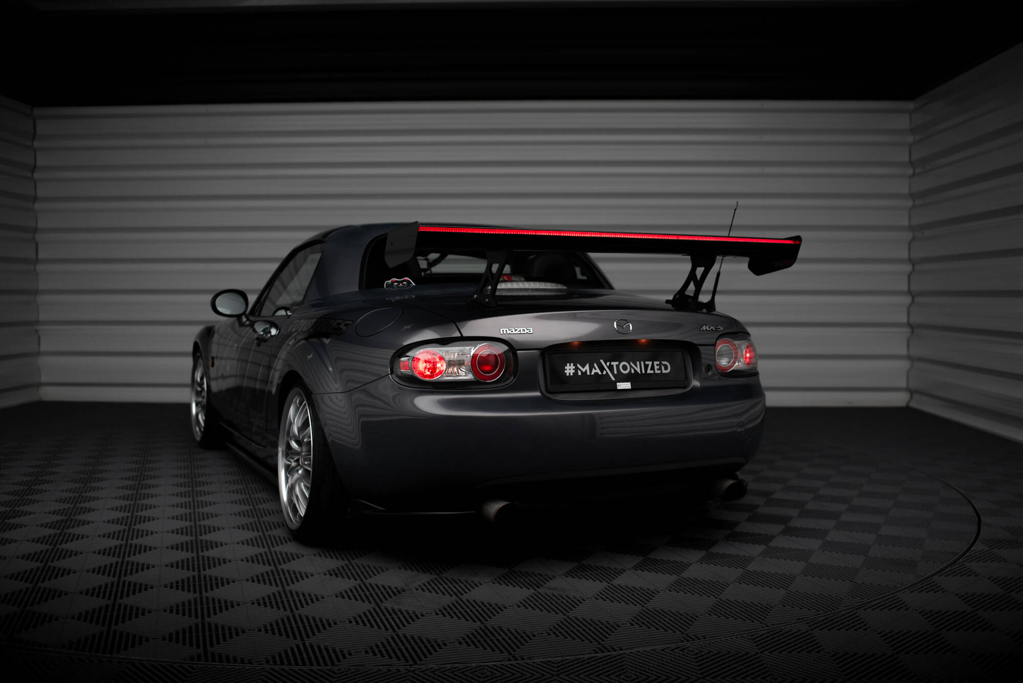 pol_po_Carbon-Spoiler-LED-Mazda-MX5-Hardtop-NC-MK3-20763_19 pol_po_Carbon-Spoiler-LED-Mazda-MX5-Hardtop-NC-MK3-20763_19