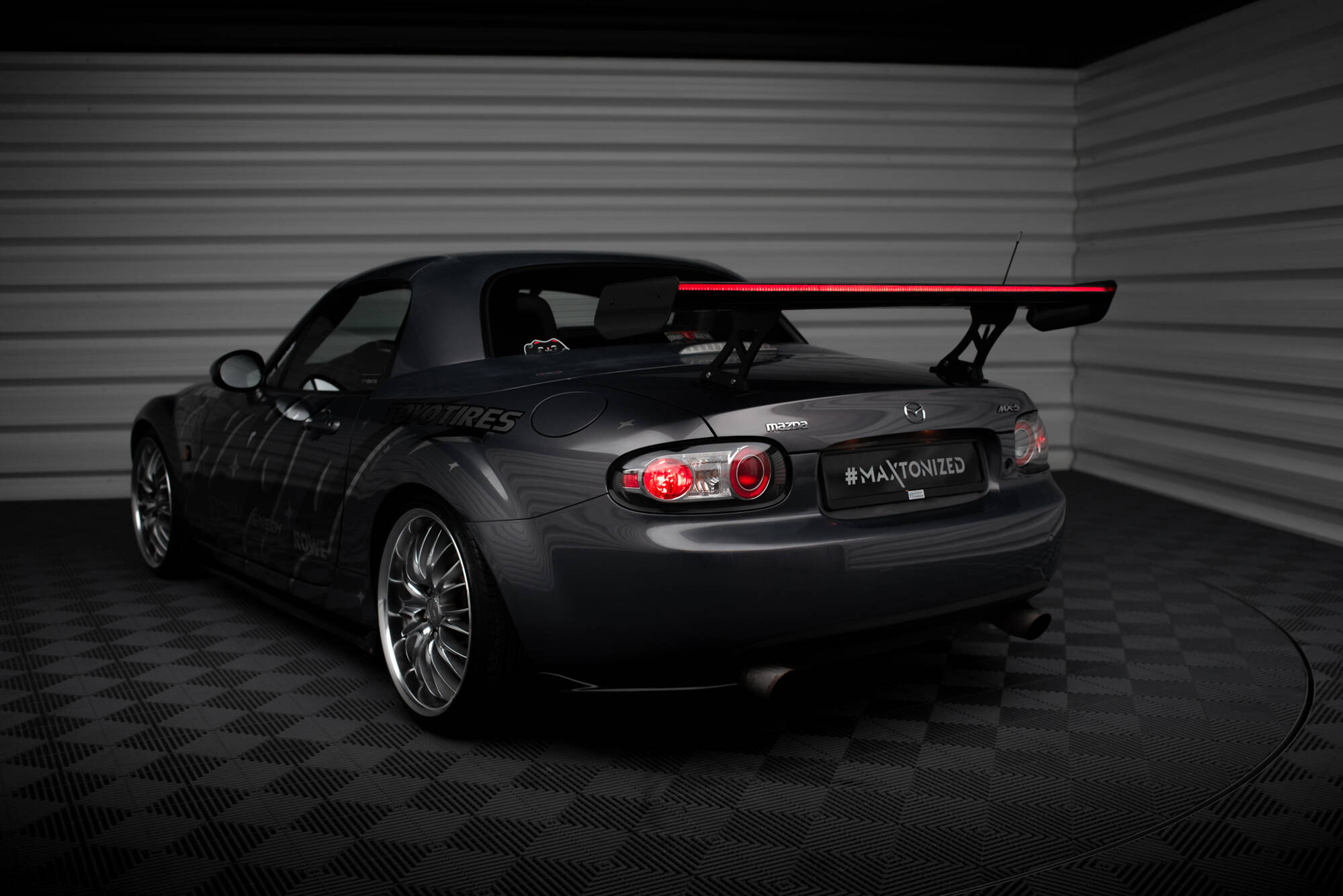 pol_po_Carbon-Spoiler-LED-Mazda-MX5-Hardtop-NC-MK3-20763_21 pol_po_Carbon-Spoiler-LED-Mazda-MX5-Hardtop-NC-MK3-20763_21