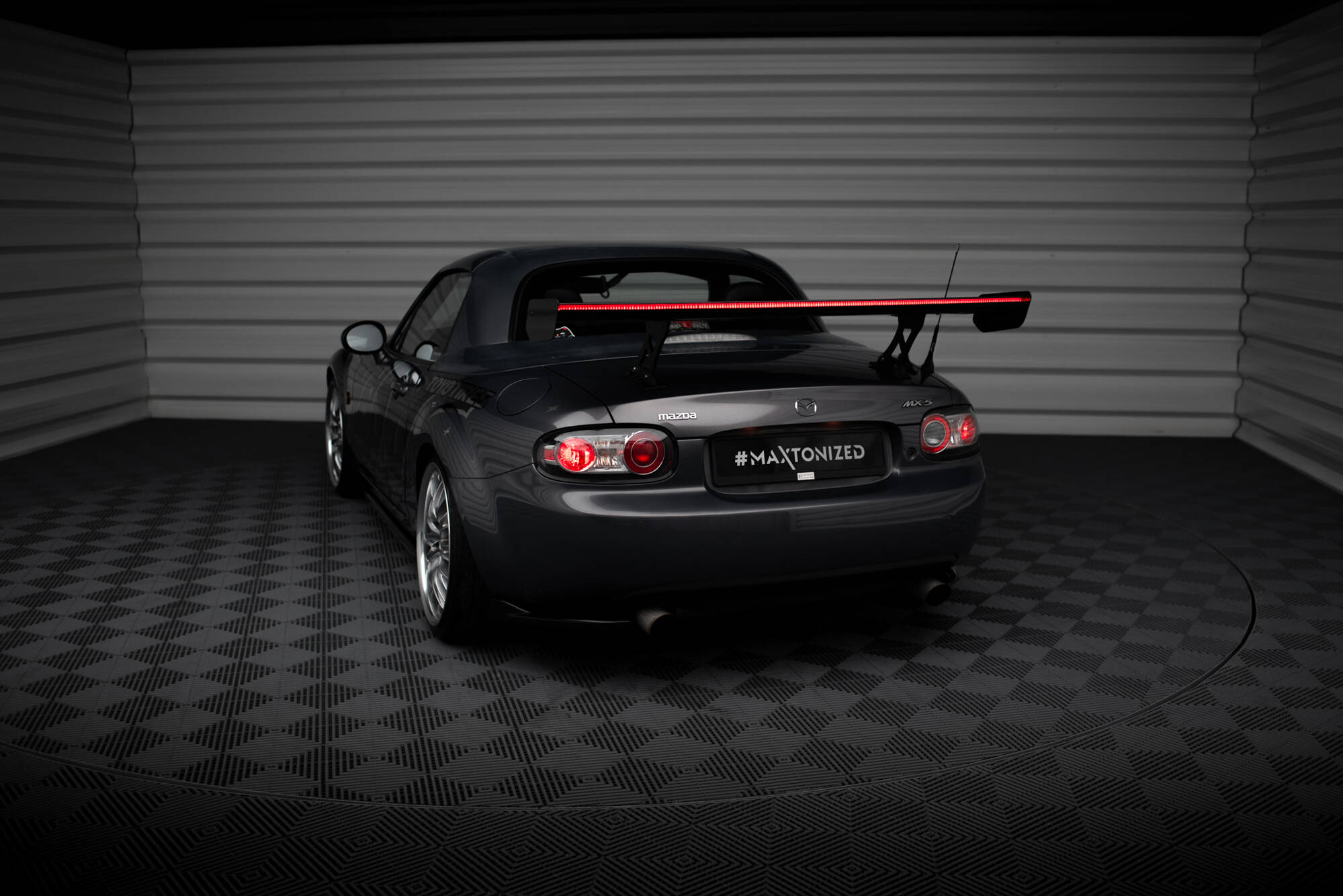 pol_po_Carbon-Spoiler-LED-Mazda-MX5-Hardtop-NC-MK3-20763_22 pol_po_Carbon-Spoiler-LED-Mazda-MX5-Hardtop-NC-MK3-20763_22