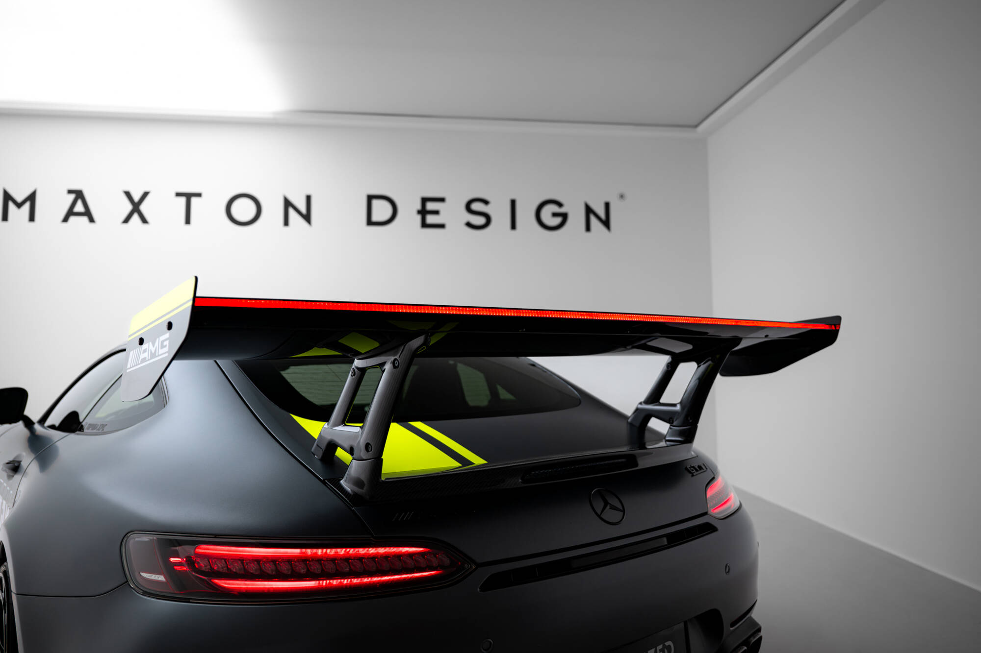 pol_po_Carbon-Spoiler-LED-Mercedes-AMG-GTR-C190-Facelift-22451_10 pol_po_Carbon-Spoiler-LED-Mercedes-AMG-GTR-C190-Facelift-22451_10