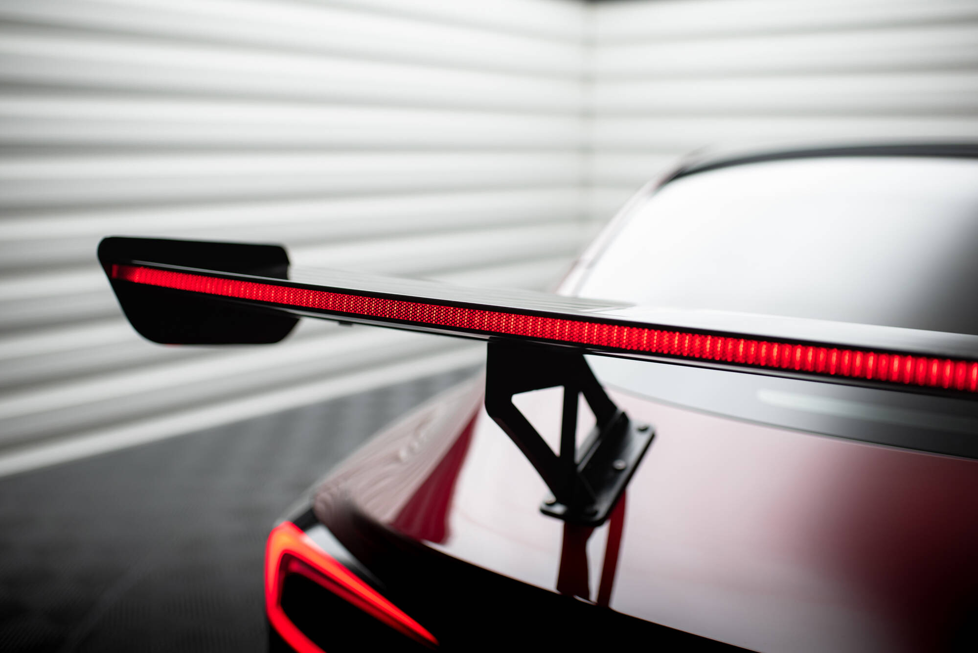 pol_po_Carbon-Spoiler-LED-Tesla-Model-3-21002_18 pol_po_Carbon-Spoiler-LED-Tesla-Model-3-21002_18
