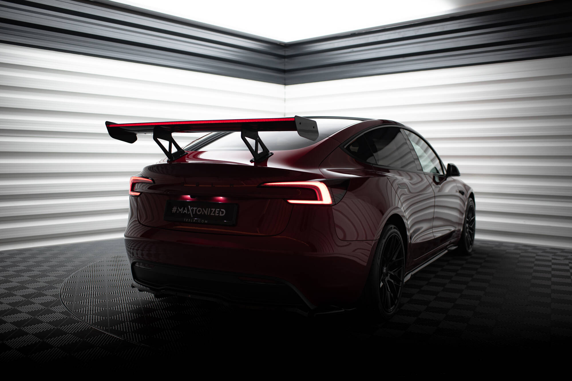 pol_po_Carbon-Spoiler-LED-Tesla-Model-3-21002_19 pol_po_Carbon-Spoiler-LED-Tesla-Model-3-21002_19