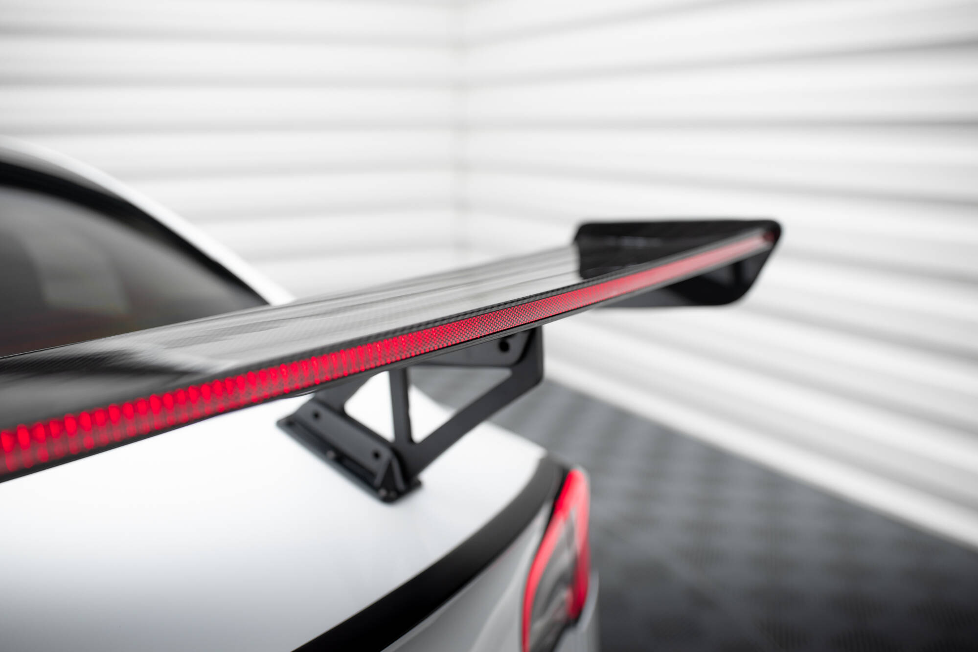 pol_po_Carbon-Spoiler-LED-Tesla-Model-3-21002_29 pol_po_Carbon-Spoiler-LED-Tesla-Model-3-21002_29