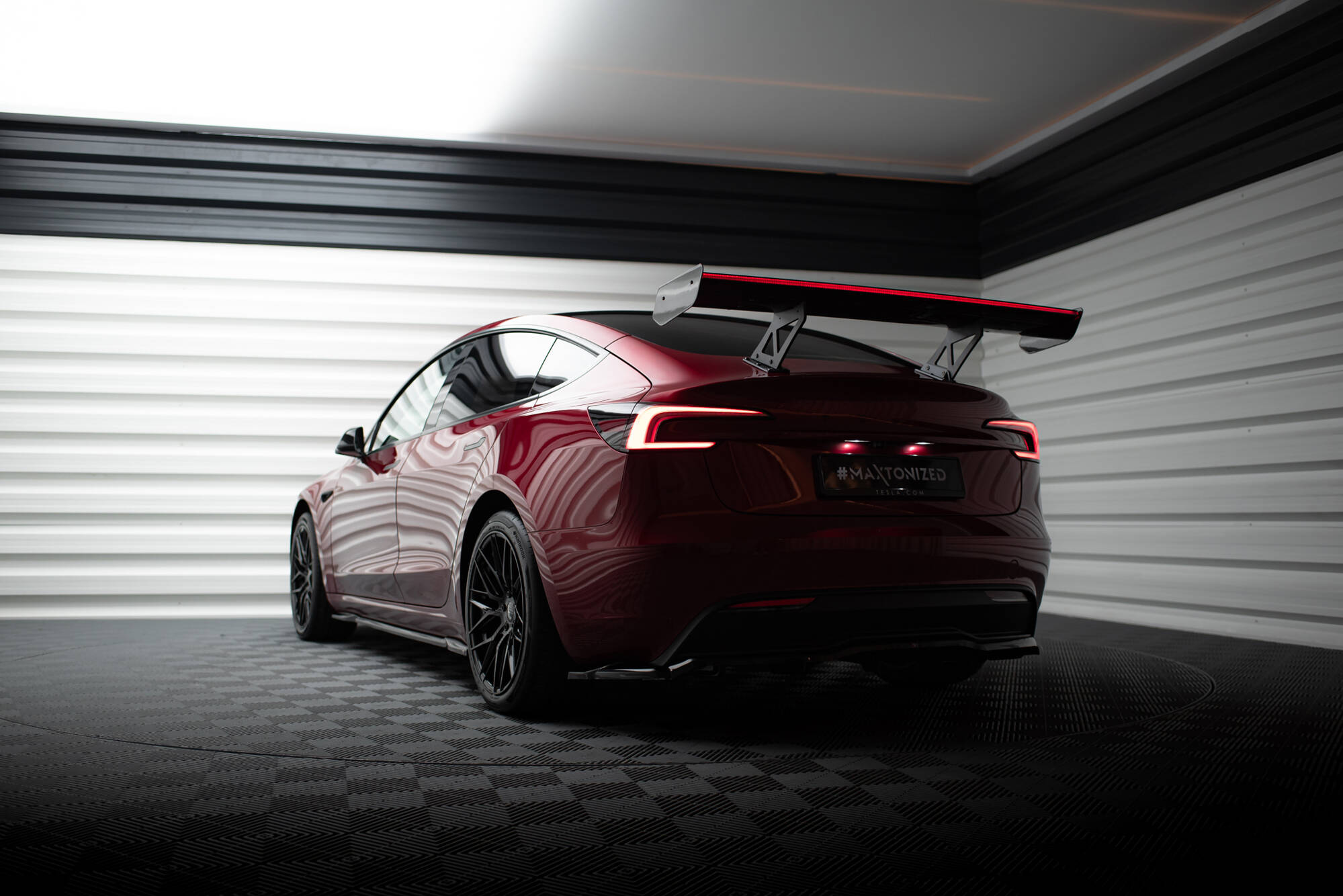 pol_po_Carbon-Spoiler-LED-Tesla-Model-3-21002_4 pol_po_Carbon-Spoiler-LED-Tesla-Model-3-21002_4