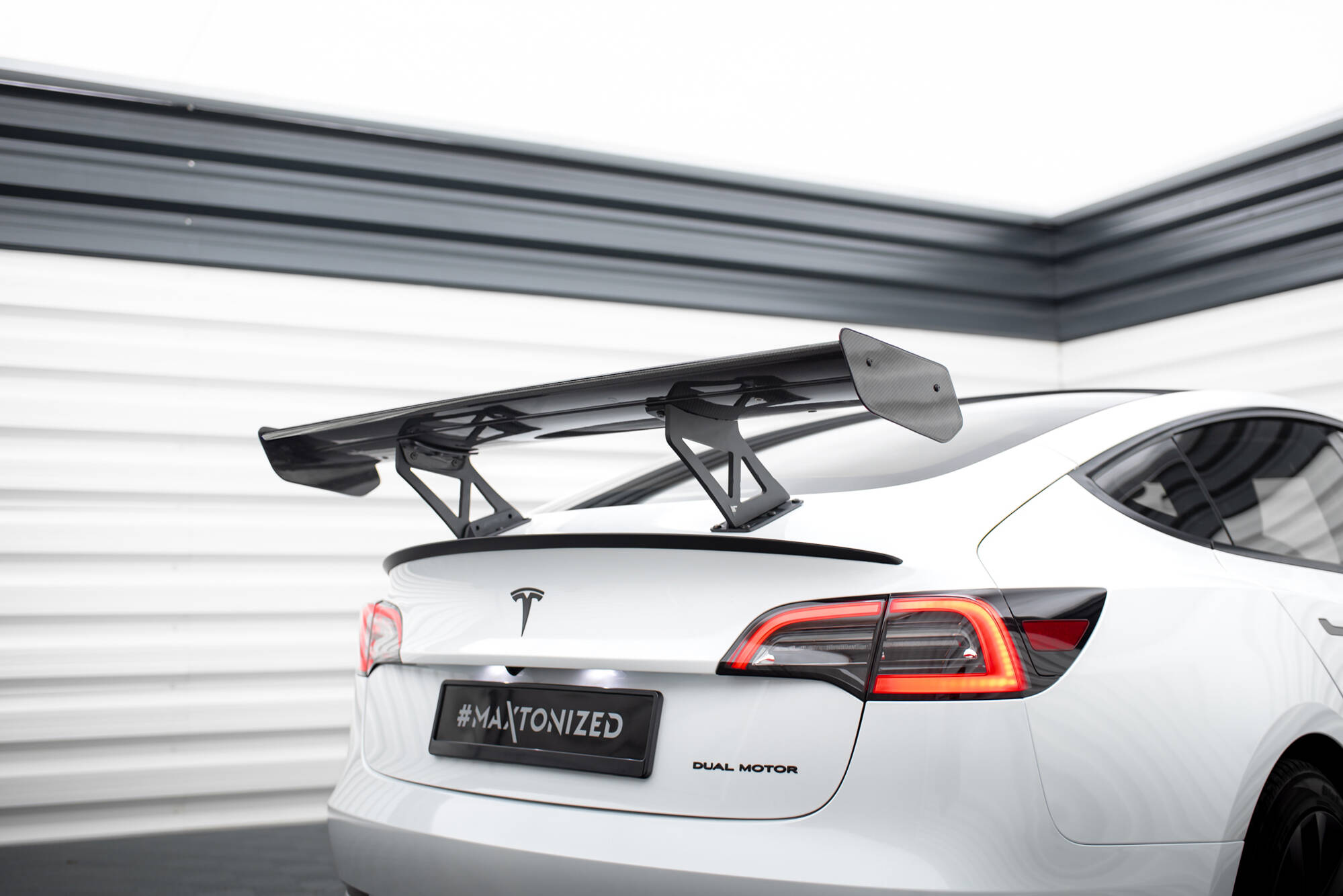pol_po_Carbon-Spoiler-Tesla-Model-3-20999_23 pol_po_Carbon-Spoiler-Tesla-Model-3-20999_23