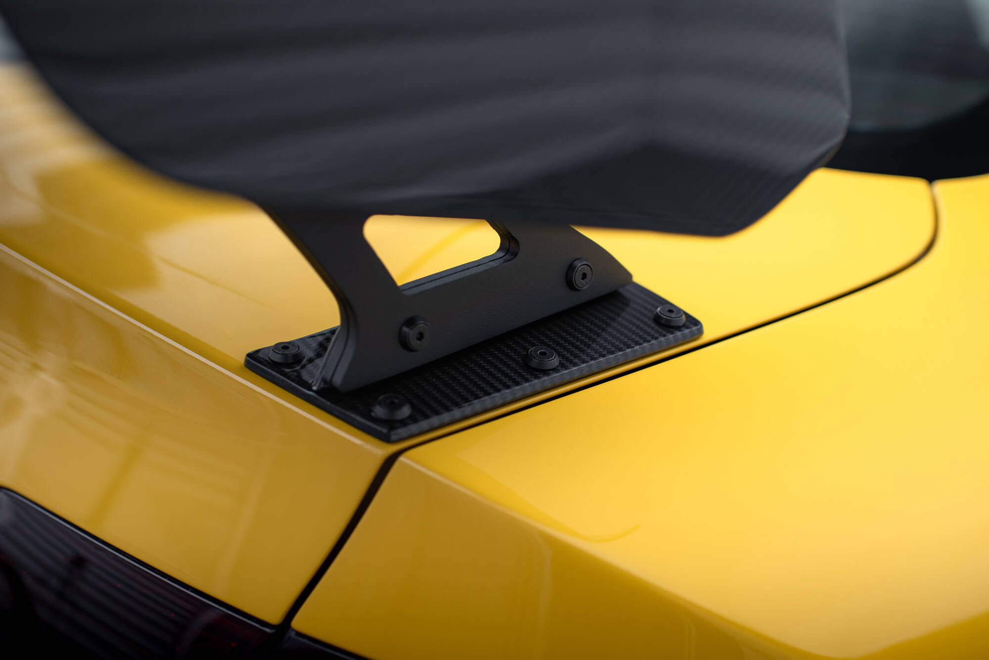 pol_po_Carbon-Spoiler-With-External-Brackets-Uprights-LED-Audi-A5-Coupe-8T-20967_17 pol_po_Carbon-Spoiler-With-External-Brackets-Uprights-LED-Audi-A5-Coupe-8T-20967_17