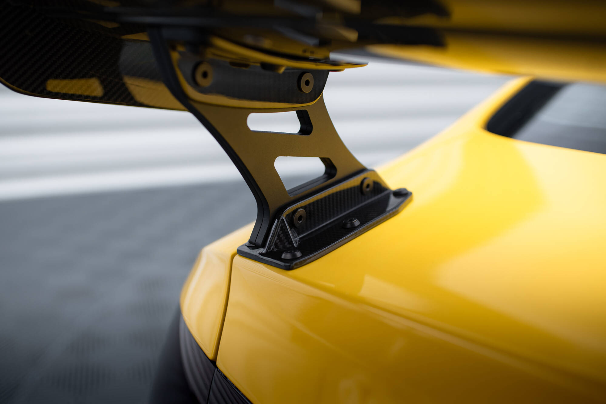 pol_po_Carbon-Spoiler-With-External-Brackets-Uprights-LED-Audi-A5-Coupe-8T-20967_18 pol_po_Carbon-Spoiler-With-External-Brackets-Uprights-LED-Audi-A5-Coupe-8T-20967_18