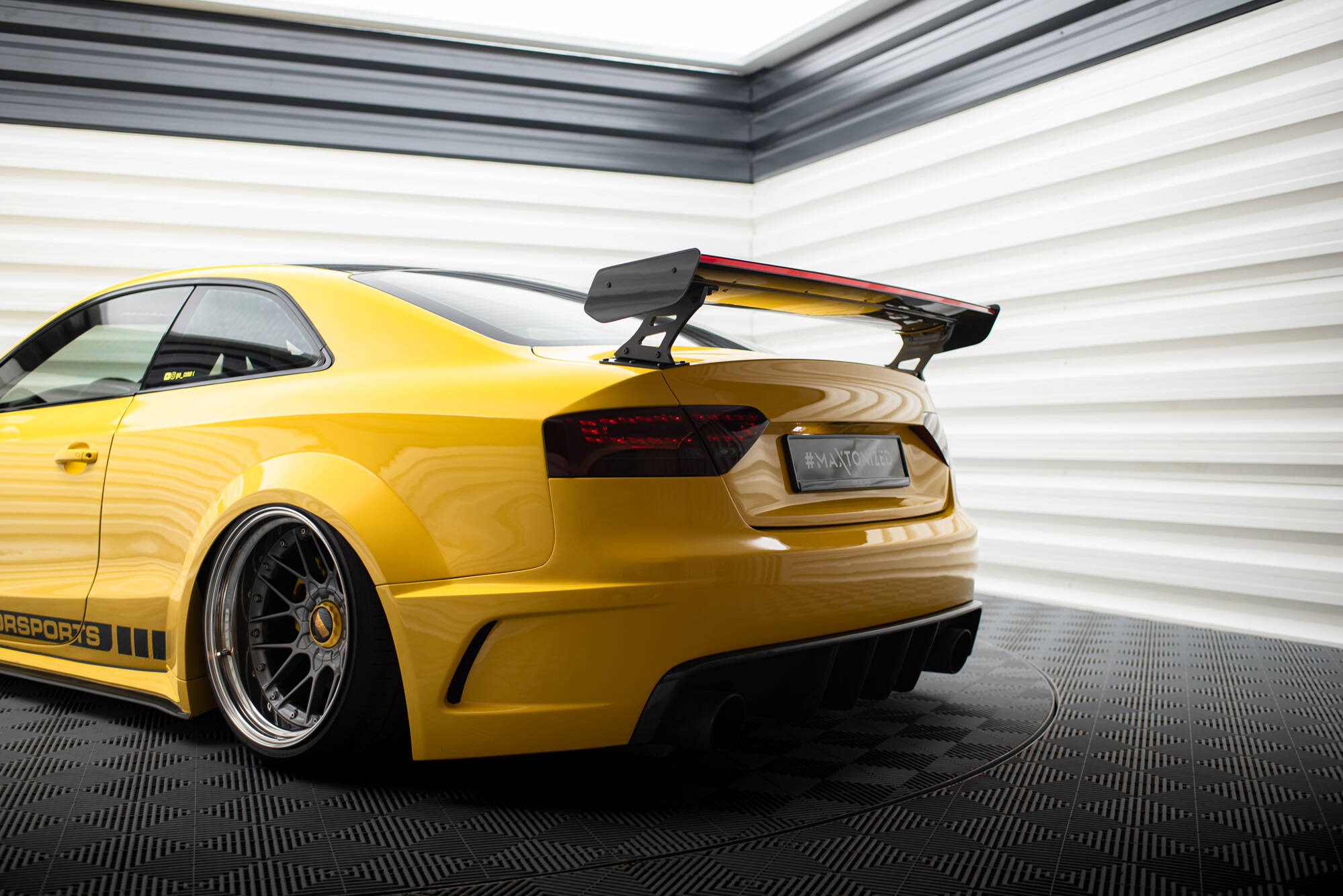 pol_po_Carbon-Spoiler-With-External-Brackets-Uprights-LED-Audi-A5-Coupe-8T-20967_2 pol_po_Carbon-Spoiler-With-External-Brackets-Uprights-LED-Audi-A5-Coupe-8T-20967_2