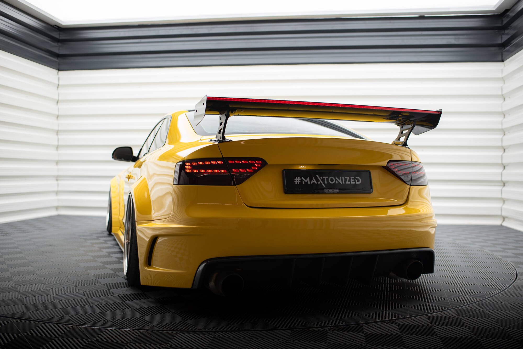 pol_po_Carbon-Spoiler-With-External-Brackets-Uprights-LED-Audi-A5-Coupe-8T-20967_20 pol_po_Carbon-Spoiler-With-External-Brackets-Uprights-LED-Audi-A5-Coupe-8T-20967_20