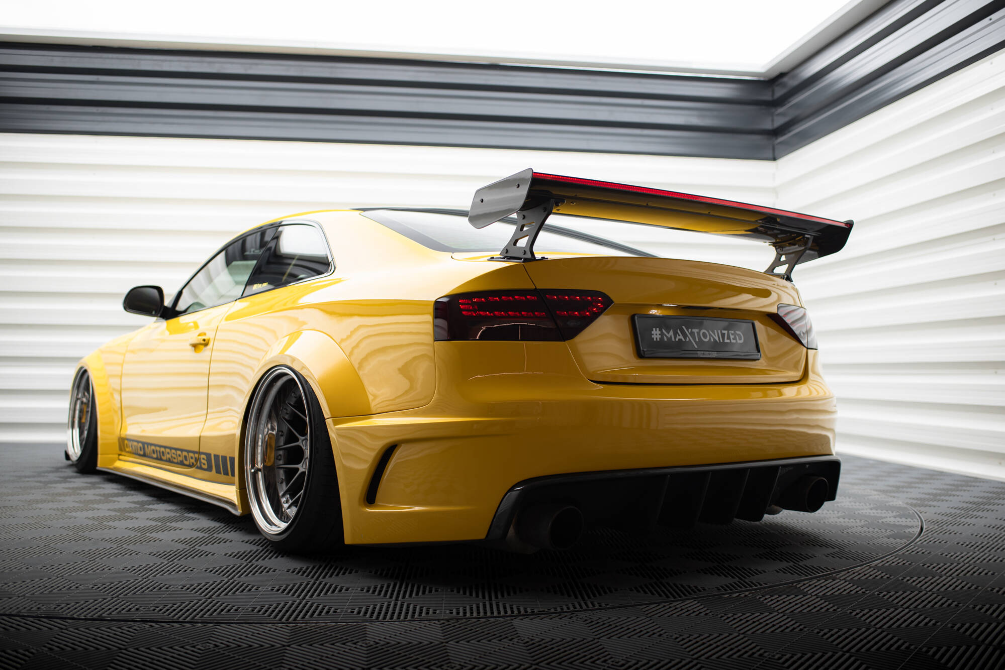 pol_po_Carbon-Spoiler-With-External-Brackets-Uprights-LED-Audi-A5-Coupe-8T-20967_21 pol_po_Carbon-Spoiler-With-External-Brackets-Uprights-LED-Audi-A5-Coupe-8T-20967_21