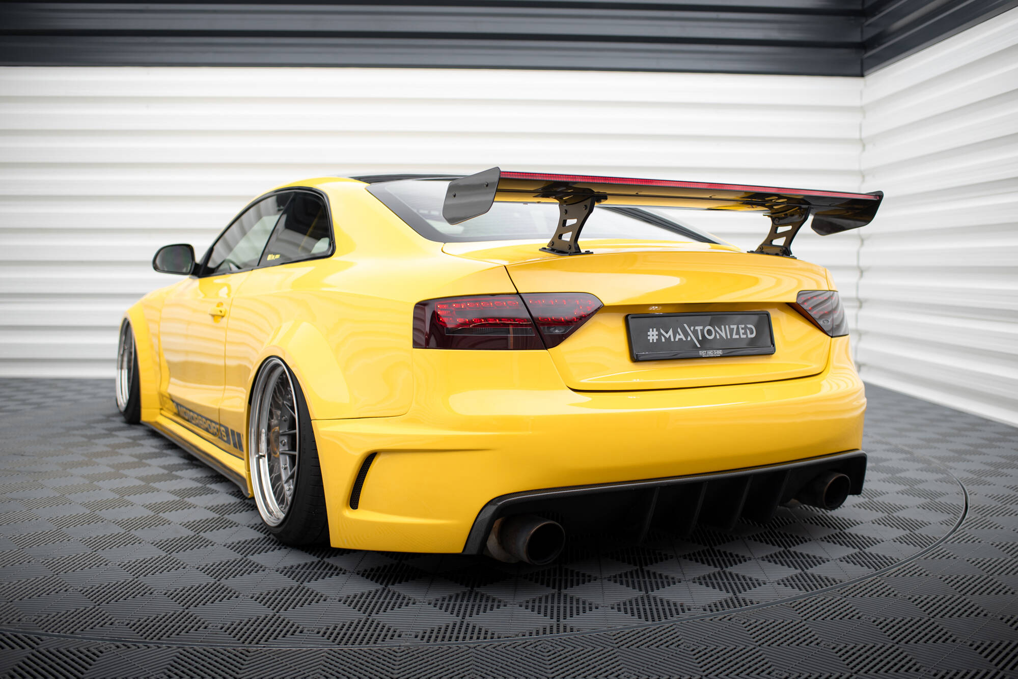 pol_po_Carbon-Spoiler-With-Internal-Brackets-Uprights-LED-Audi-A5-Coupe-8T-20971_10 pol_po_Carbon-Spoiler-With-Internal-Brackets-Uprights-LED-Audi-A5-Coupe-8T-20971_10