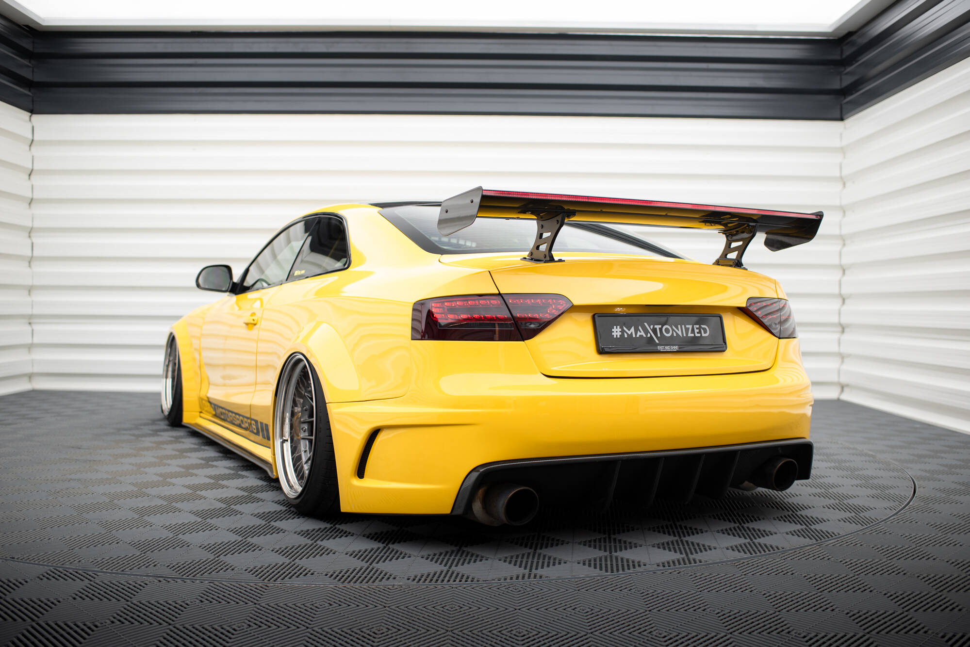 pol_po_Carbon-Spoiler-With-Internal-Brackets-Uprights-LED-Audi-A5-Coupe-8T-20971_6 pol_po_Carbon-Spoiler-With-Internal-Brackets-Uprights-LED-Audi-A5-Coupe-8T-20971_6