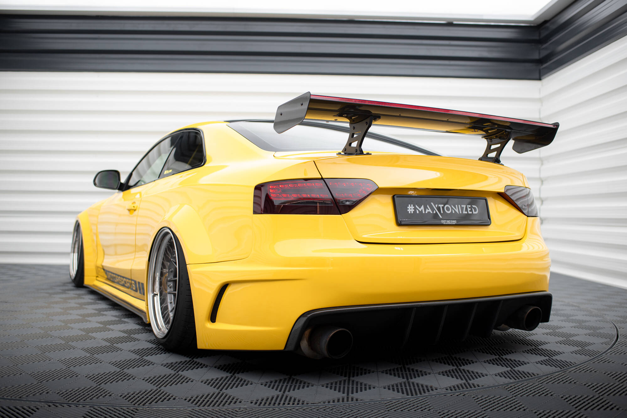 pol_po_Carbon-Spoiler-With-Internal-Brackets-Uprights-LED-Audi-A5-Coupe-8T-20971_9 pol_po_Carbon-Spoiler-With-Internal-Brackets-Uprights-LED-Audi-A5-Coupe-8T-20971_9