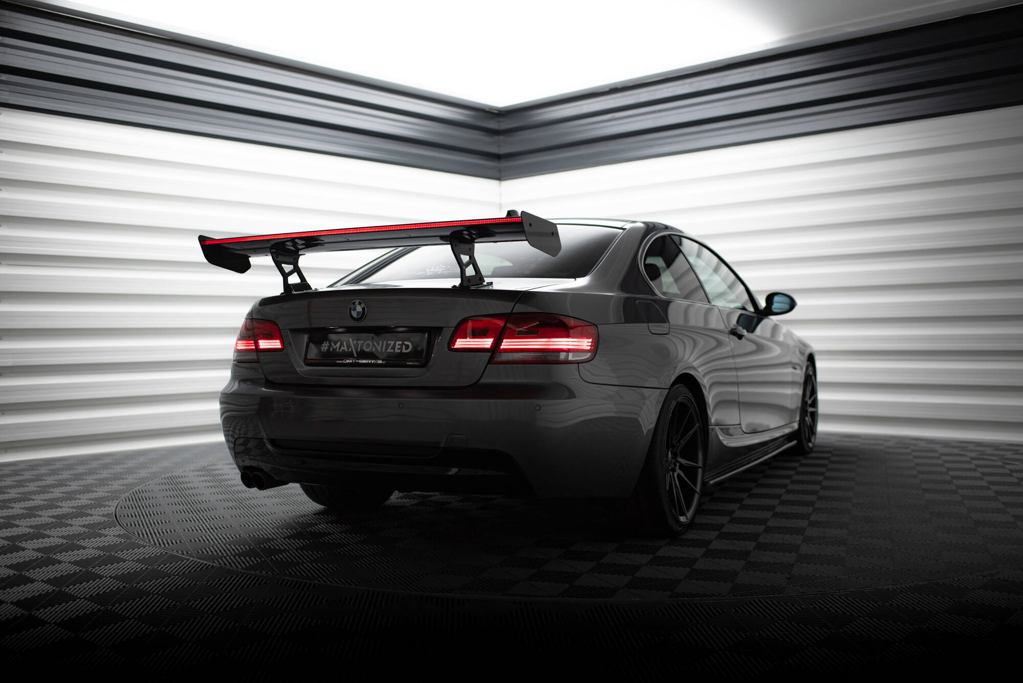 pol_po_Carbon-Spoiler-With-Internal-Brackets-Uprights-LED-BMW-3-M3-Coupe-E92-21033_15 pol_po_Carbon-Spoiler-With-Internal-Brackets-Uprights-LED-BMW-3-M3-Coupe-E92-21033_15