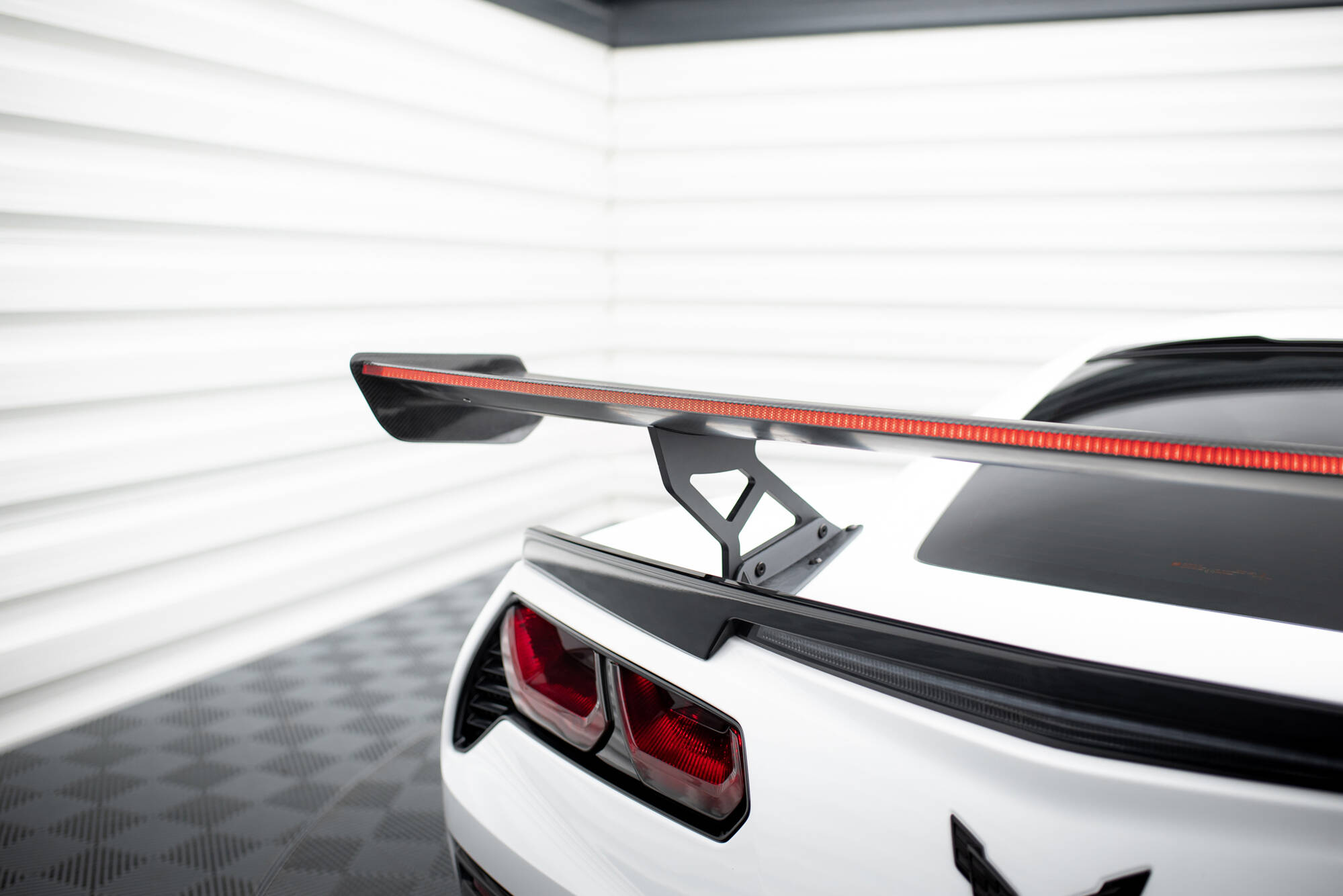 pol_po_Carbon-Spoiler-With-Internal-Brackets-Uprights-LED-Chevrolet-Corvette-Stingray-Grand-Sport-C7-21484_2 pol_po_Carbon-Spoiler-With-Internal-Brackets-Uprights-LED-Chevrolet-Corvette-Stingray-Grand-Sport-C7-21484_2