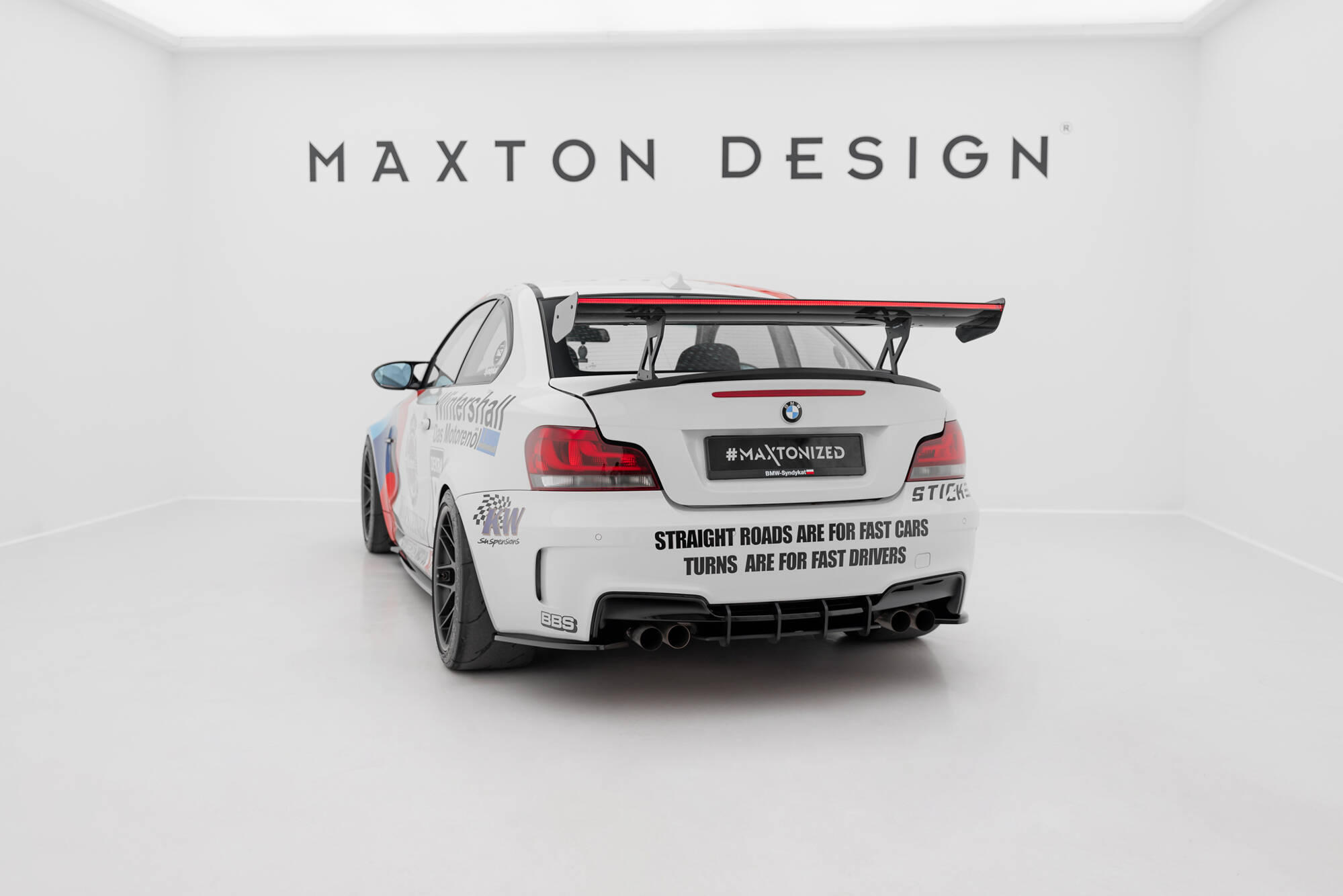 pol_po_Carbon-Spoiler-With-Internal-Brackets-Uprights-V-1-LED-BMW-1-M-E82-21616_14 pol_po_Carbon-Spoiler-With-Internal-Brackets-Uprights-V-1-LED-BMW-1-M-E82-21616_14