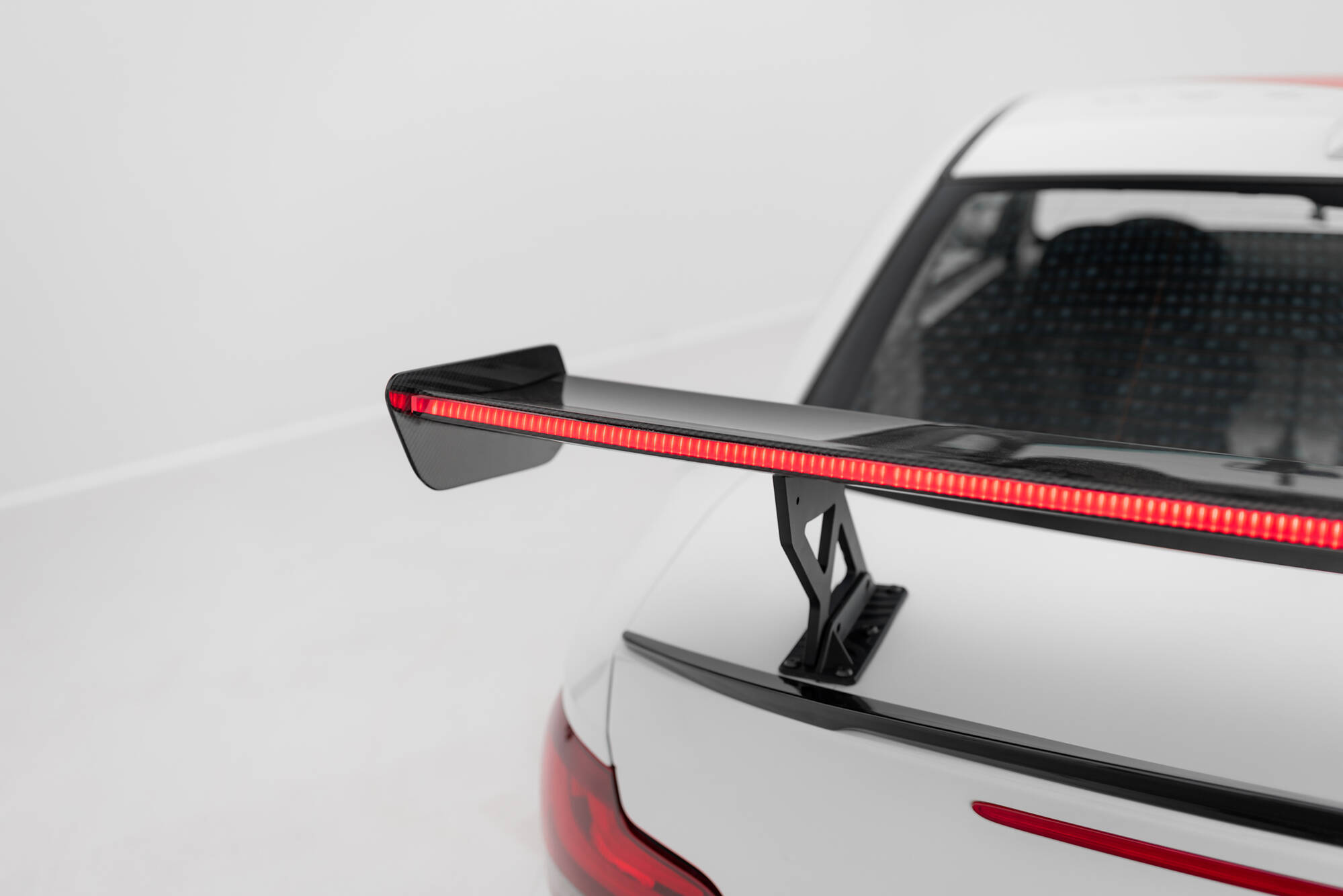 pol_po_Carbon-Spoiler-With-Internal-Brackets-Uprights-V-1-LED-BMW-1-M-E82-21616_16 pol_po_Carbon-Spoiler-With-Internal-Brackets-Uprights-V-1-LED-BMW-1-M-E82-21616_16