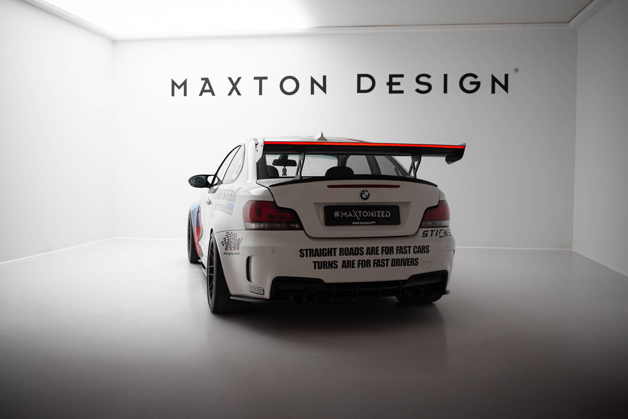 pol_po_Carbon-Spoiler-With-Internal-Brackets-Uprights-V-1-LED-BMW-1-M-E82-21616_17 pol_po_Carbon-Spoiler-With-Internal-Brackets-Uprights-V-1-LED-BMW-1-M-E82-21616_17