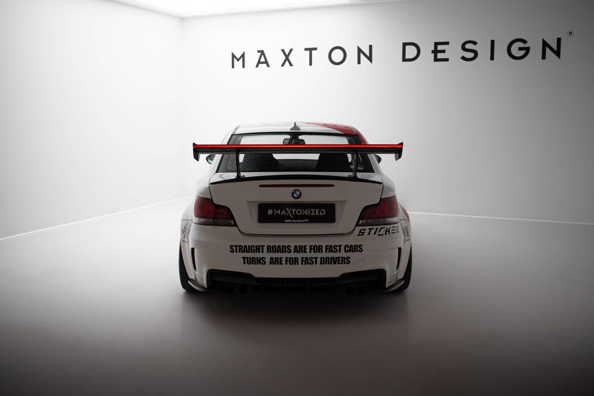 pol_po_Carbon-Spoiler-With-Internal-Brackets-Uprights-V-1-LED-BMW-1-M-E82-21616_18 pol_po_Carbon-Spoiler-With-Internal-Brackets-Uprights-V-1-LED-BMW-1-M-E82-21616_18