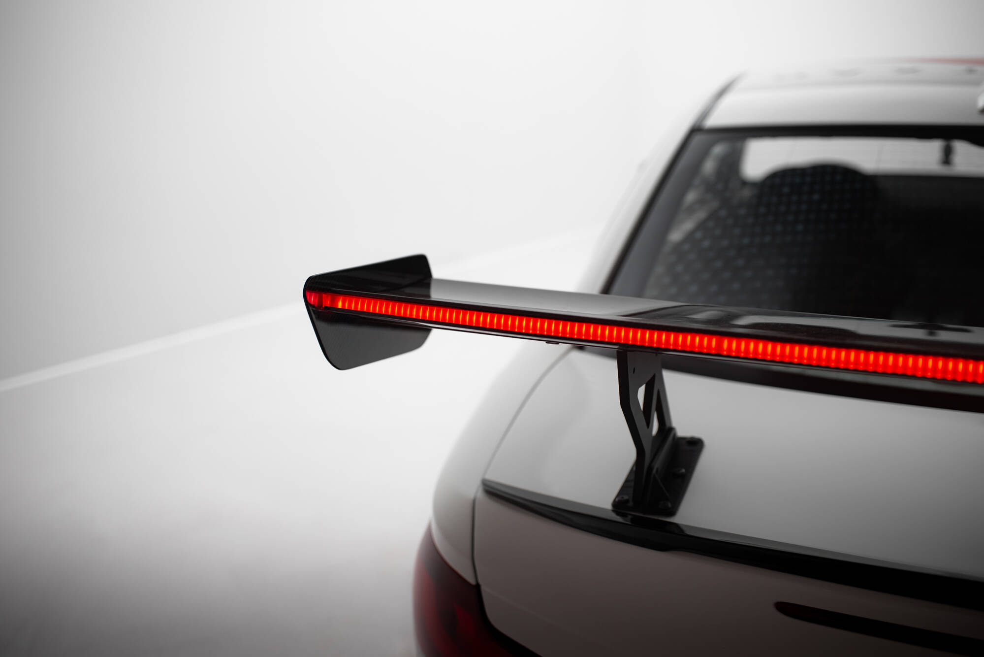 pol_po_Carbon-Spoiler-With-Internal-Brackets-Uprights-V-1-LED-BMW-1-M-E82-21616_2 pol_po_Carbon-Spoiler-With-Internal-Brackets-Uprights-V-1-LED-BMW-1-M-E82-21616_2
