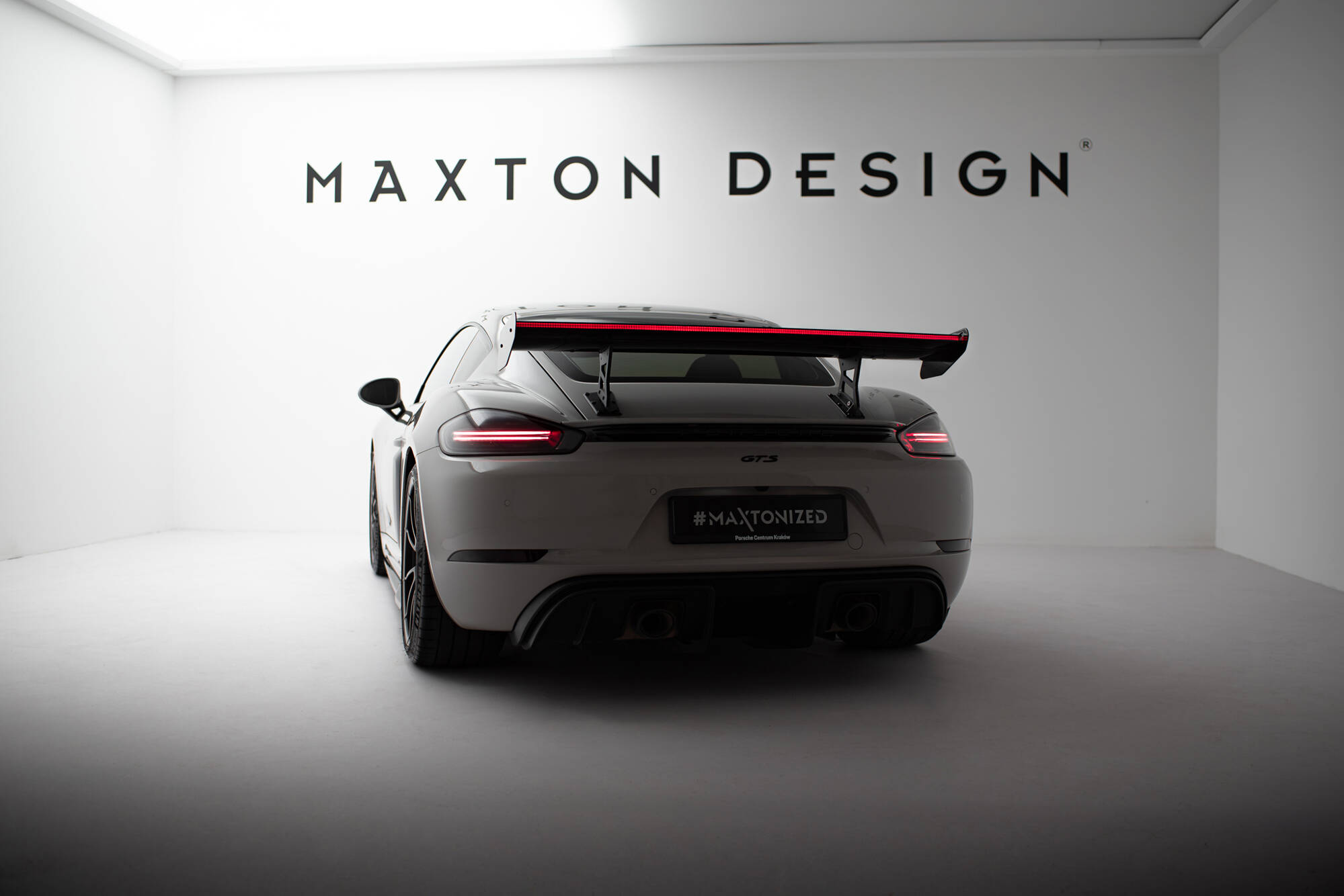 pol_po_Carbon-Spoiler-With-Internal-Brackets-Uprights-V-1-LED-Porsche-718-Cayman-982c-21511_15 pol_po_Carbon-Spoiler-With-Internal-Brackets-Uprights-V-1-LED-Porsche-718-Cayman-982c-21511_15
