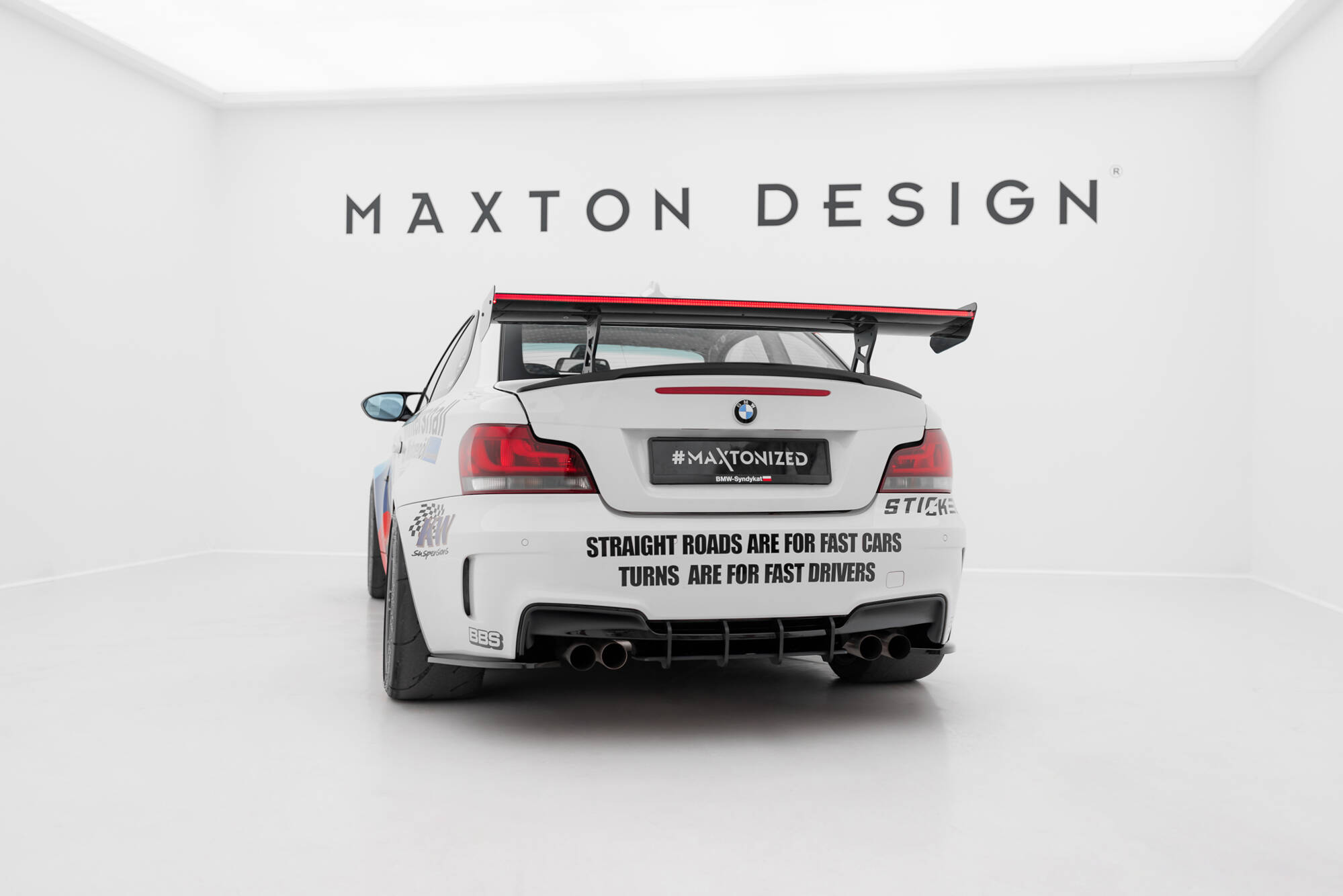 pol_po_Carbon-Spoiler-With-Internal-Brackets-Uprights-V-2-LED-BMW-1-M-E82-21620_11 pol_po_Carbon-Spoiler-With-Internal-Brackets-Uprights-V-2-LED-BMW-1-M-E82-21620_11