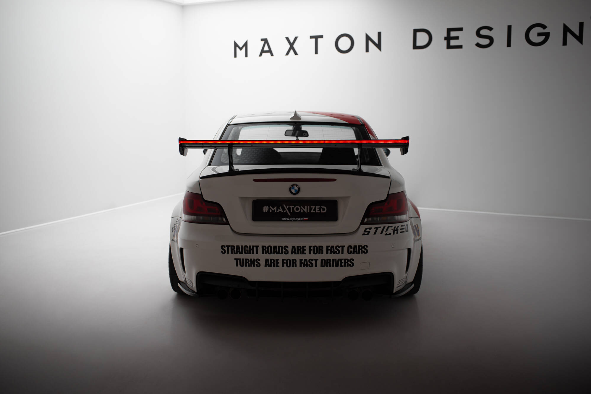 pol_po_Carbon-Spoiler-With-Internal-Brackets-Uprights-V-2-LED-BMW-1-M-E82-21620_16 pol_po_Carbon-Spoiler-With-Internal-Brackets-Uprights-V-2-LED-BMW-1-M-E82-21620_16