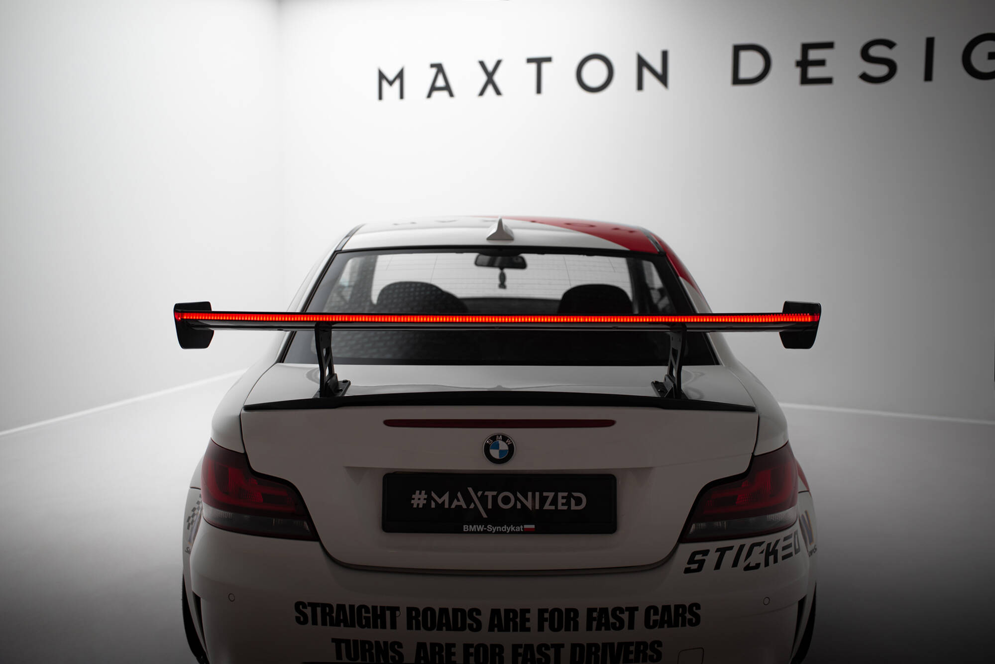 pol_po_Carbon-Spoiler-With-Internal-Brackets-Uprights-V-2-LED-BMW-1-M-E82-21620_17 pol_po_Carbon-Spoiler-With-Internal-Brackets-Uprights-V-2-LED-BMW-1-M-E82-21620_17