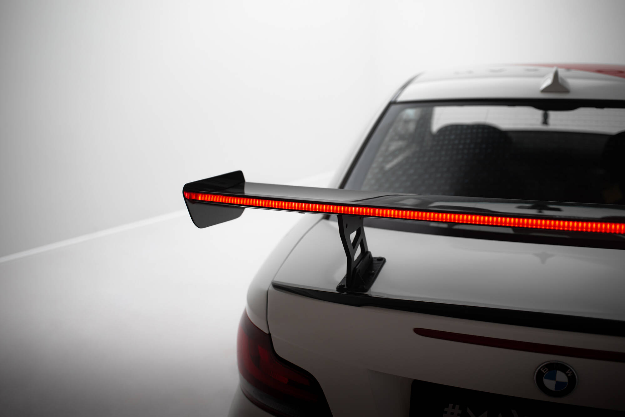 pol_po_Carbon-Spoiler-With-Internal-Brackets-Uprights-V-2-LED-BMW-1-M-E82-21620_18 pol_po_Carbon-Spoiler-With-Internal-Brackets-Uprights-V-2-LED-BMW-1-M-E82-21620_18