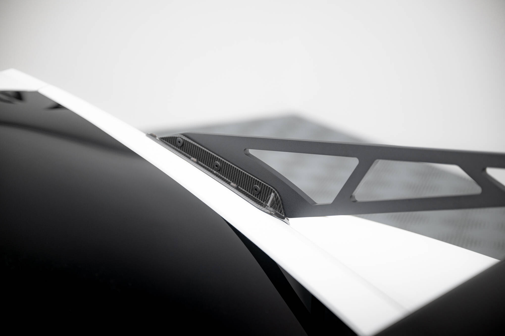 pol_po_Carbon-Spoiler-With-Upper-Swan-Mounting-Chevrolet-Corvette-Stingray-Grand-Sport-C7-21486_6 pol_po_Carbon-Spoiler-With-Upper-Swan-Mounting-Chevrolet-Corvette-Stingray-Grand-Sport-C7-21486_6