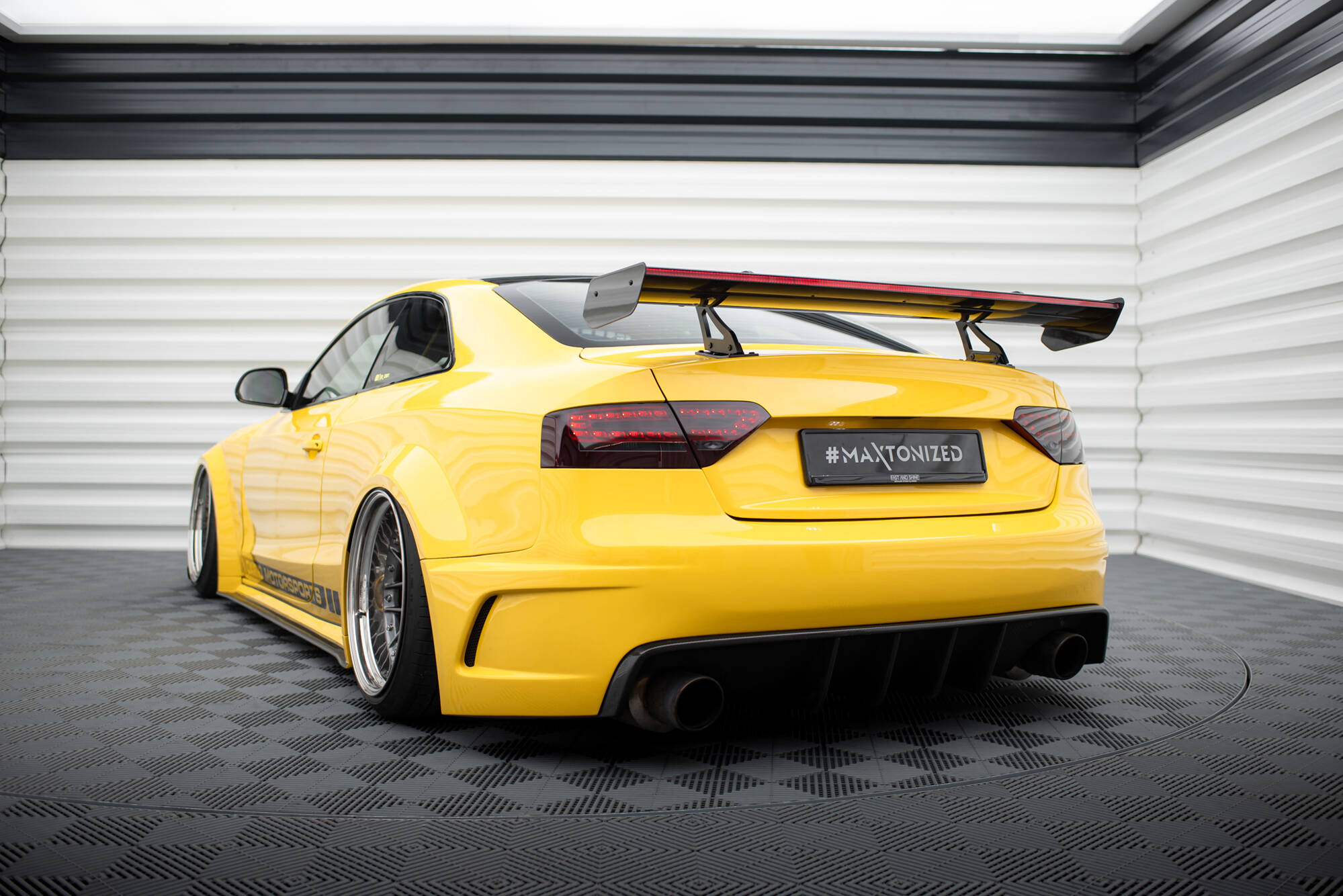 pol_po_Carbon-Spoiler-With-Upper-Swan-Mounting-LED-Audi-A5-Coupe-8T-20962_10 pol_po_Carbon-Spoiler-With-Upper-Swan-Mounting-LED-Audi-A5-Coupe-8T-20962_10