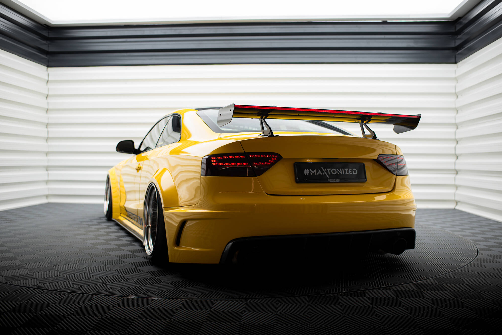 pol_po_Carbon-Spoiler-With-Upper-Swan-Mounting-LED-Audi-A5-Coupe-8T-20962_18 pol_po_Carbon-Spoiler-With-Upper-Swan-Mounting-LED-Audi-A5-Coupe-8T-20962_18