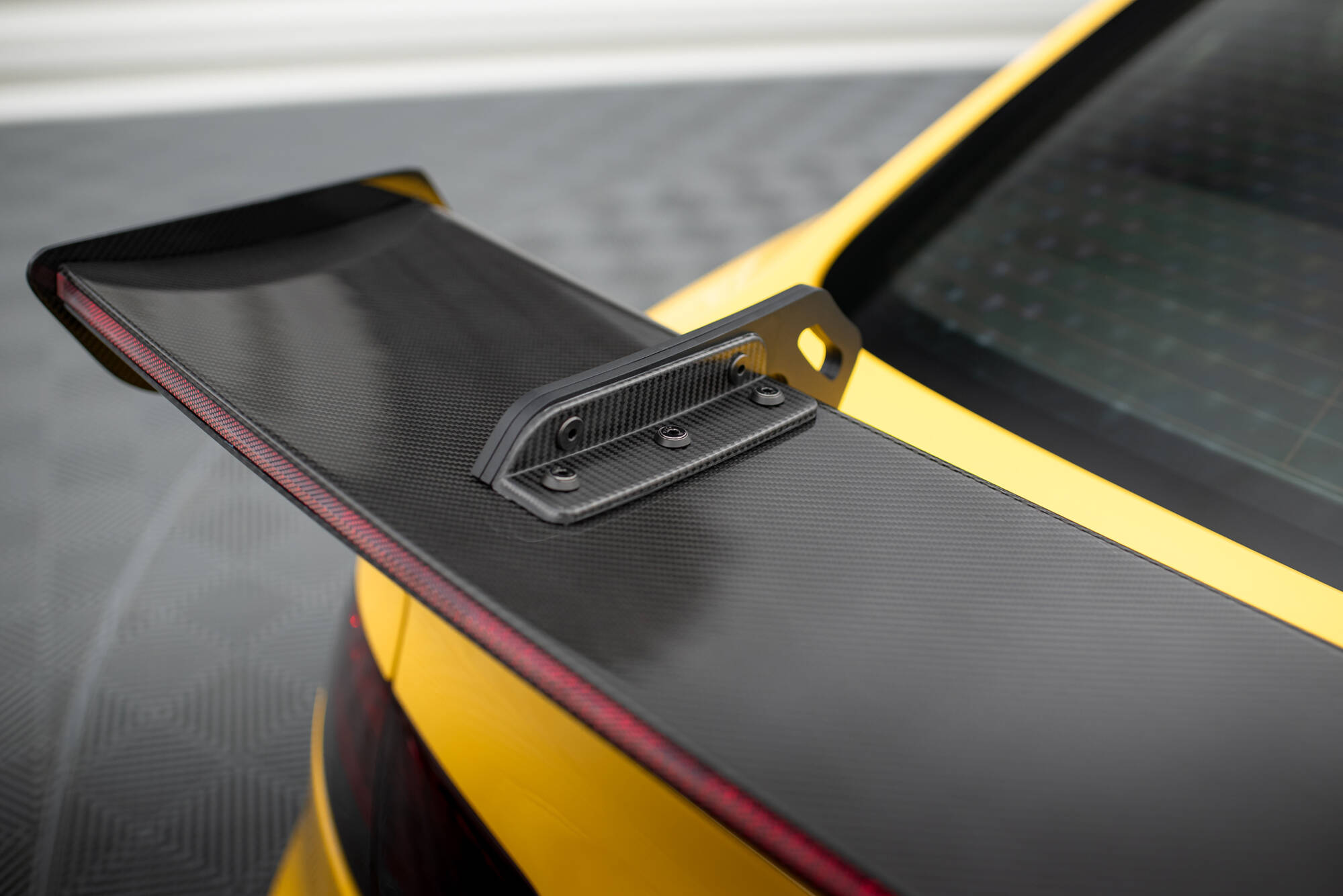 pol_po_Carbon-Spoiler-With-Upper-Swan-Mounting-LED-Audi-A5-Coupe-8T-20962_6 pol_po_Carbon-Spoiler-With-Upper-Swan-Mounting-LED-Audi-A5-Coupe-8T-20962_6