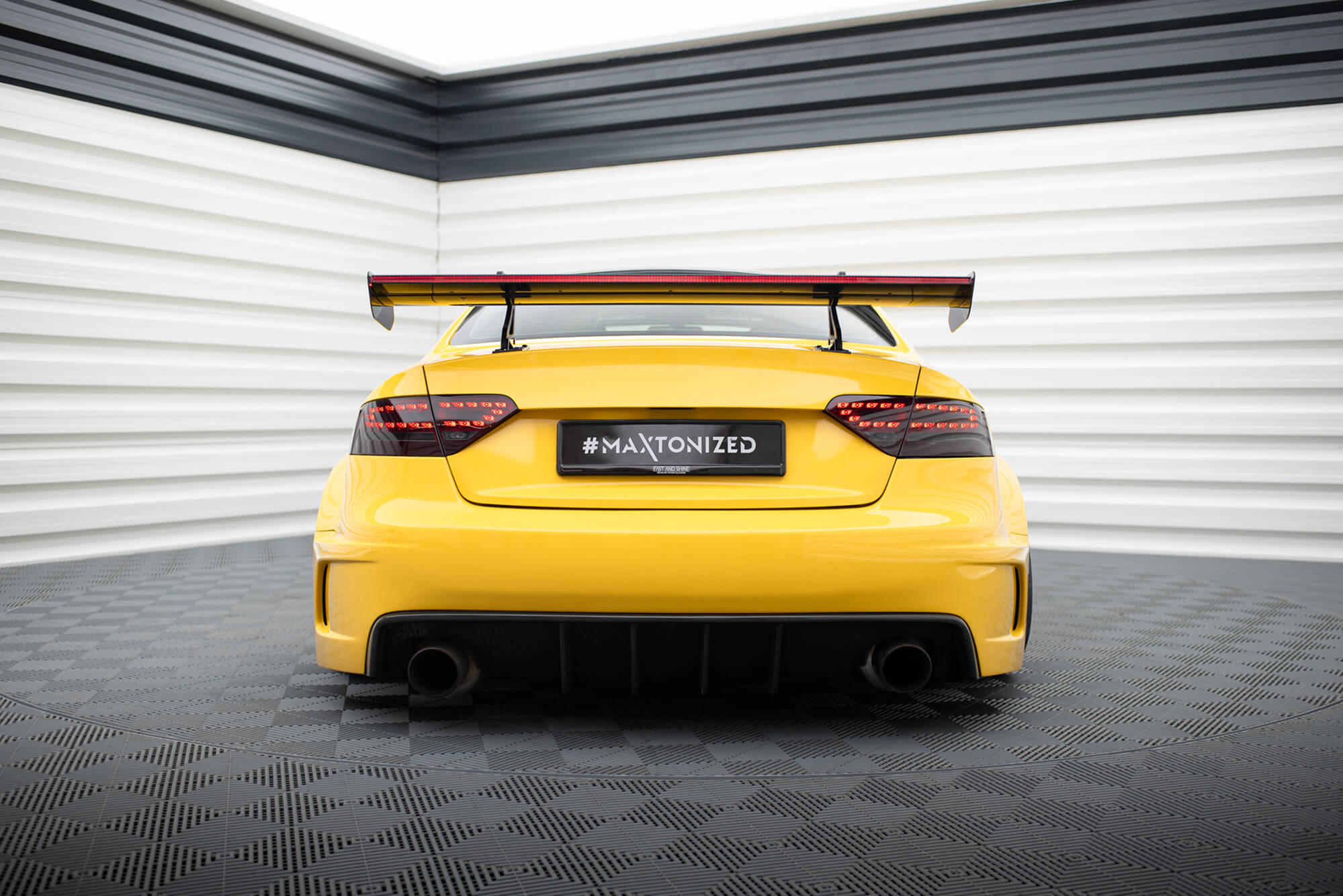 pol_po_Carbon-Spoiler-With-Upper-Swan-Mounting-LED-Audi-A5-Coupe-8T-20962_9 pol_po_Carbon-Spoiler-With-Upper-Swan-Mounting-LED-Audi-A5-Coupe-8T-20962_9