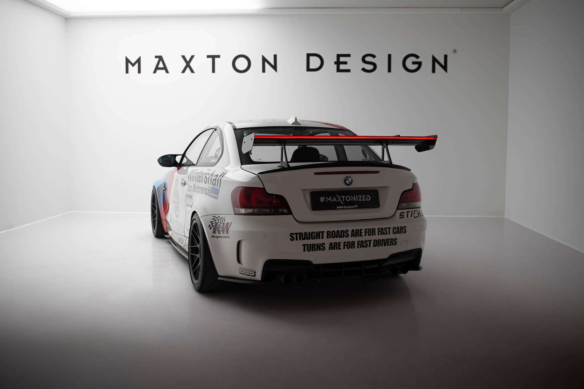pol_po_Carbon-Spoiler-With-Upper-Swan-Mounting-LED-BMW-1-M-E82-21623_18 pol_po_Carbon-Spoiler-With-Upper-Swan-Mounting-LED-BMW-1-M-E82-21623_18