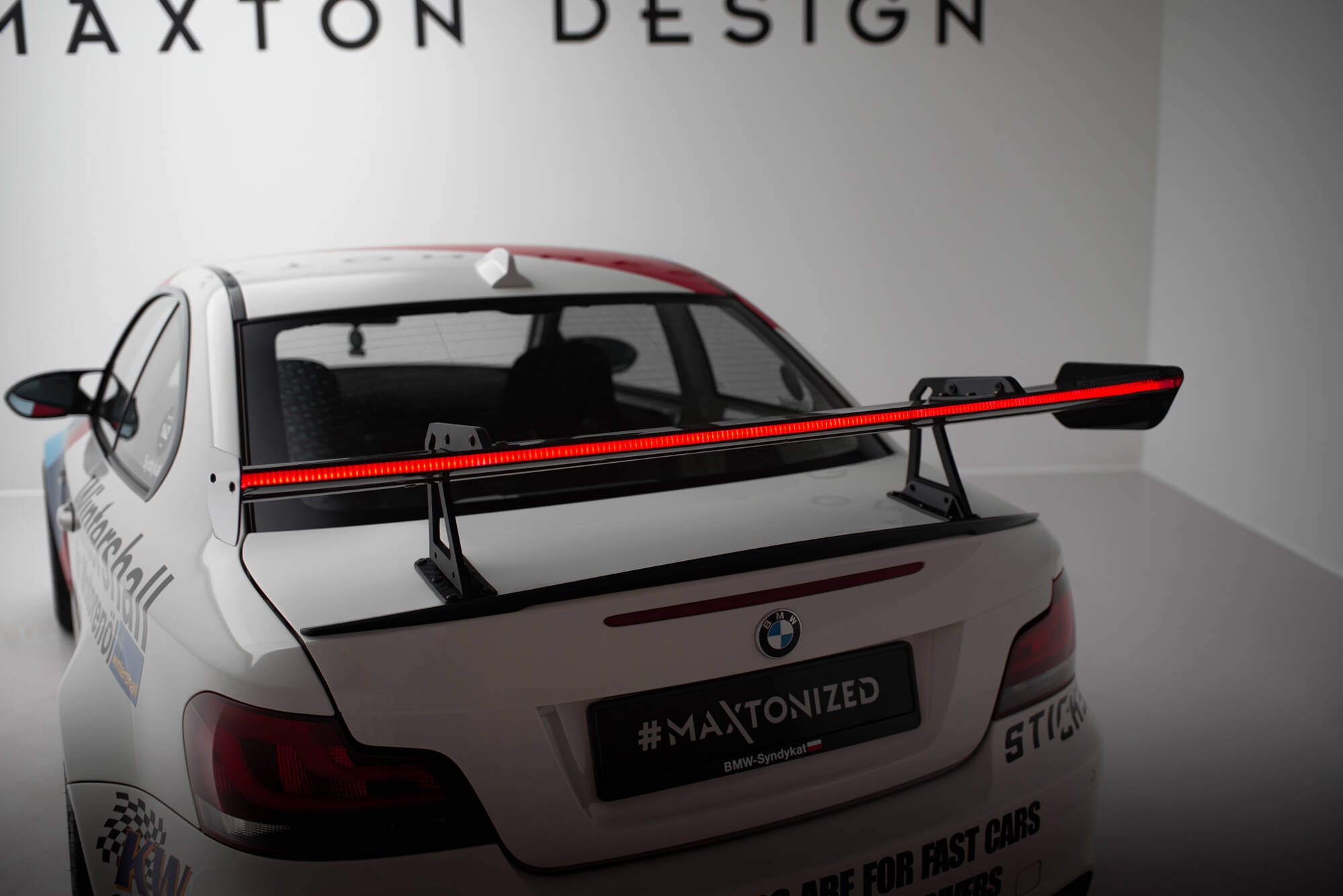 pol_po_Carbon-Spoiler-With-Upper-Swan-Mounting-LED-BMW-1-M-E82-21623_19 pol_po_Carbon-Spoiler-With-Upper-Swan-Mounting-LED-BMW-1-M-E82-21623_19