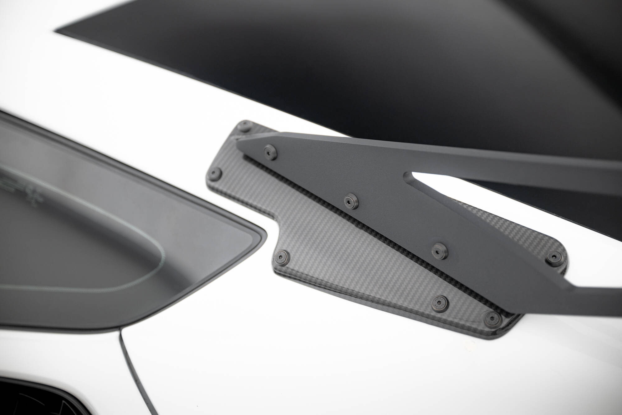 pol_po_Carbon-Spoiler-With-Upper-Swan-Mounting-LED-Chevrolet-Corvette-Stingray-Grand-Sport-C7-21492_12 pol_po_Carbon-Spoiler-With-Upper-Swan-Mounting-LED-Chevrolet-Corvette-Stingray-Grand-Sport-C7-21492_12